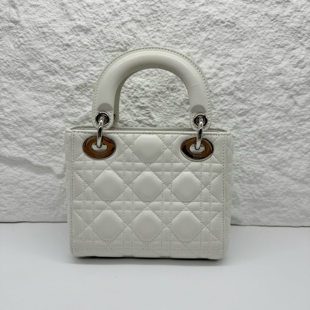Dior White 17 x 15 x 7 centimeters M0505PCAL-M010