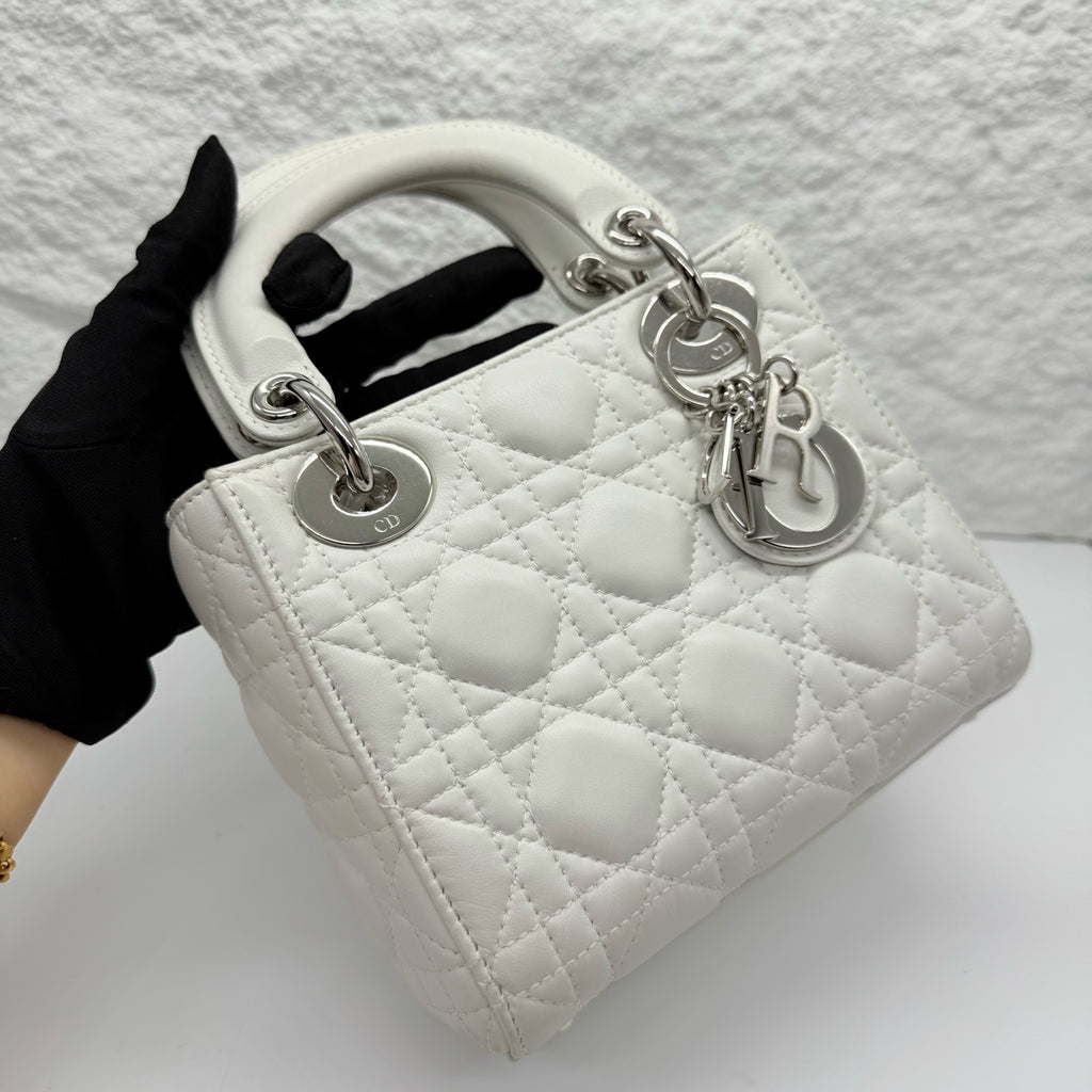 Dior White 17 x 15 x 7 centimeters M0505PCAL-M010