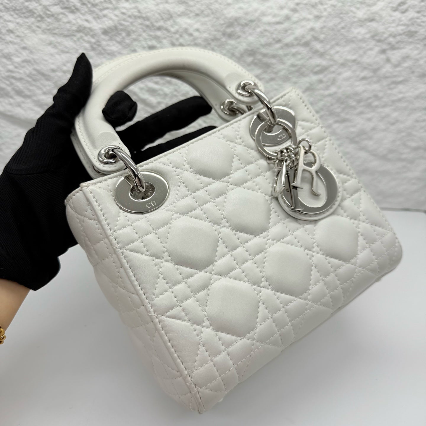 Dior White 17 x 15 x 7 centimeters M0505PCAL-M010