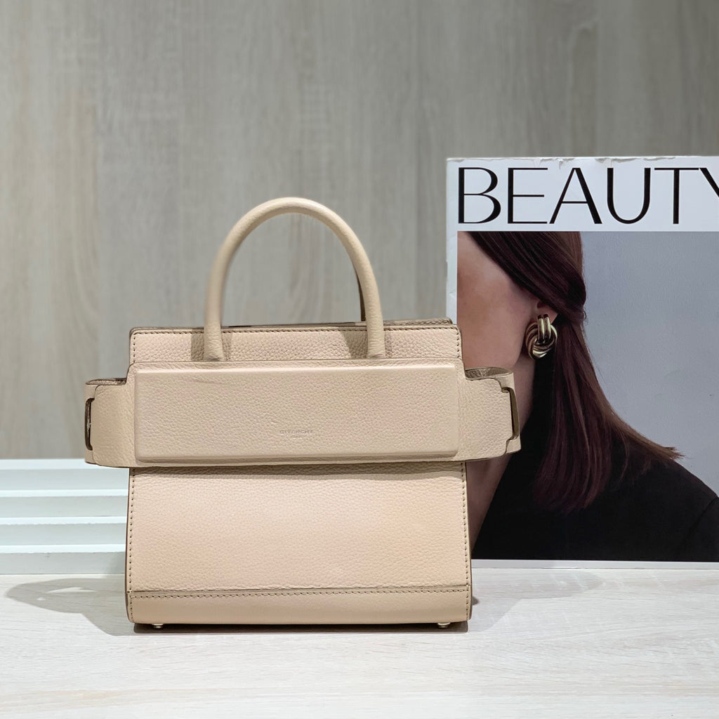 Givenchy Pink BB0555-7037-272