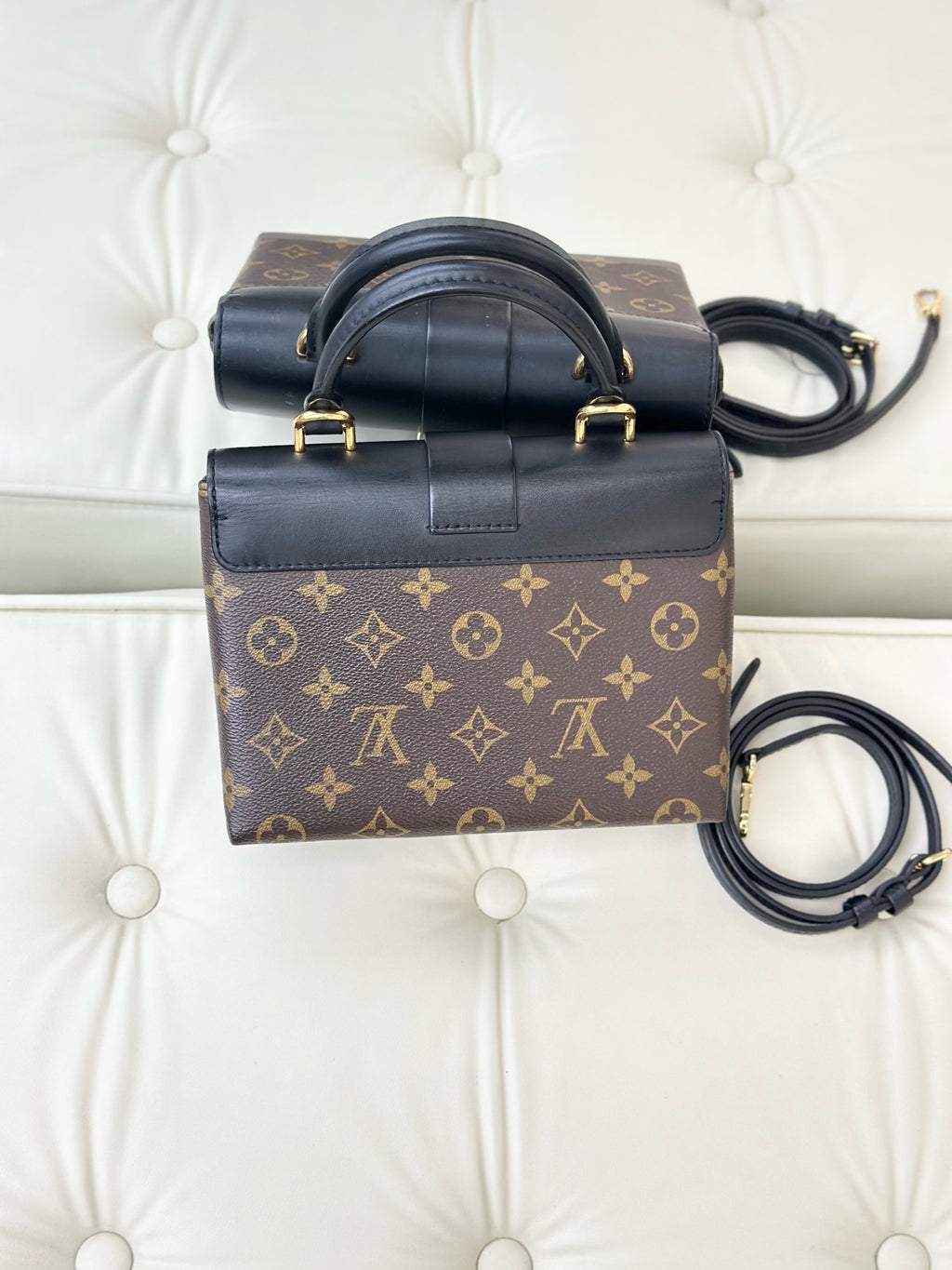 Louis Vuitton Black Crossbody M44141