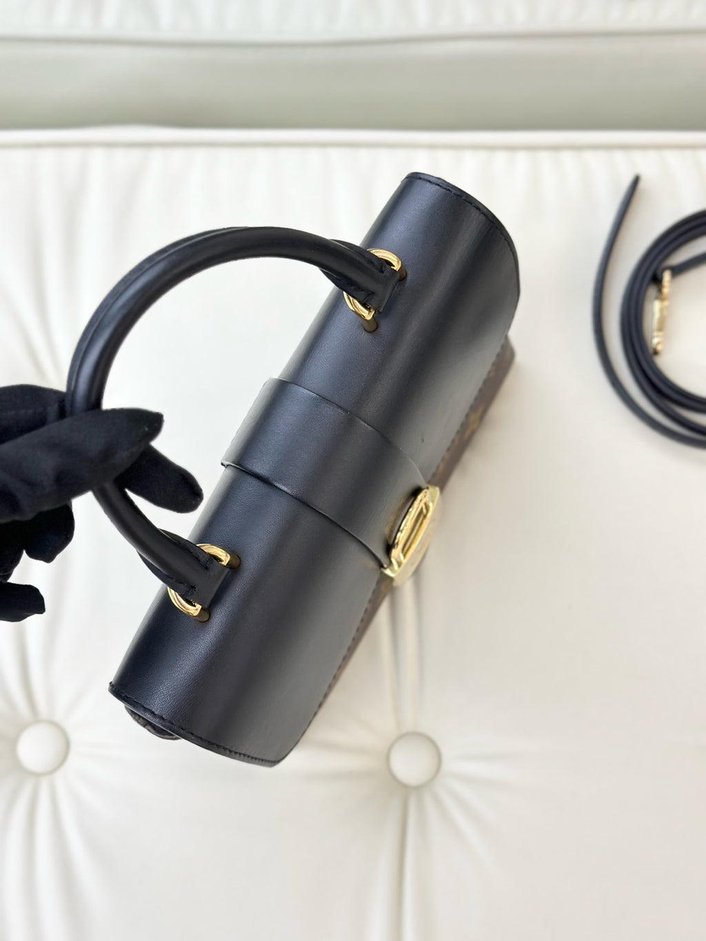 Louis Vuitton Black Crossbody M44141