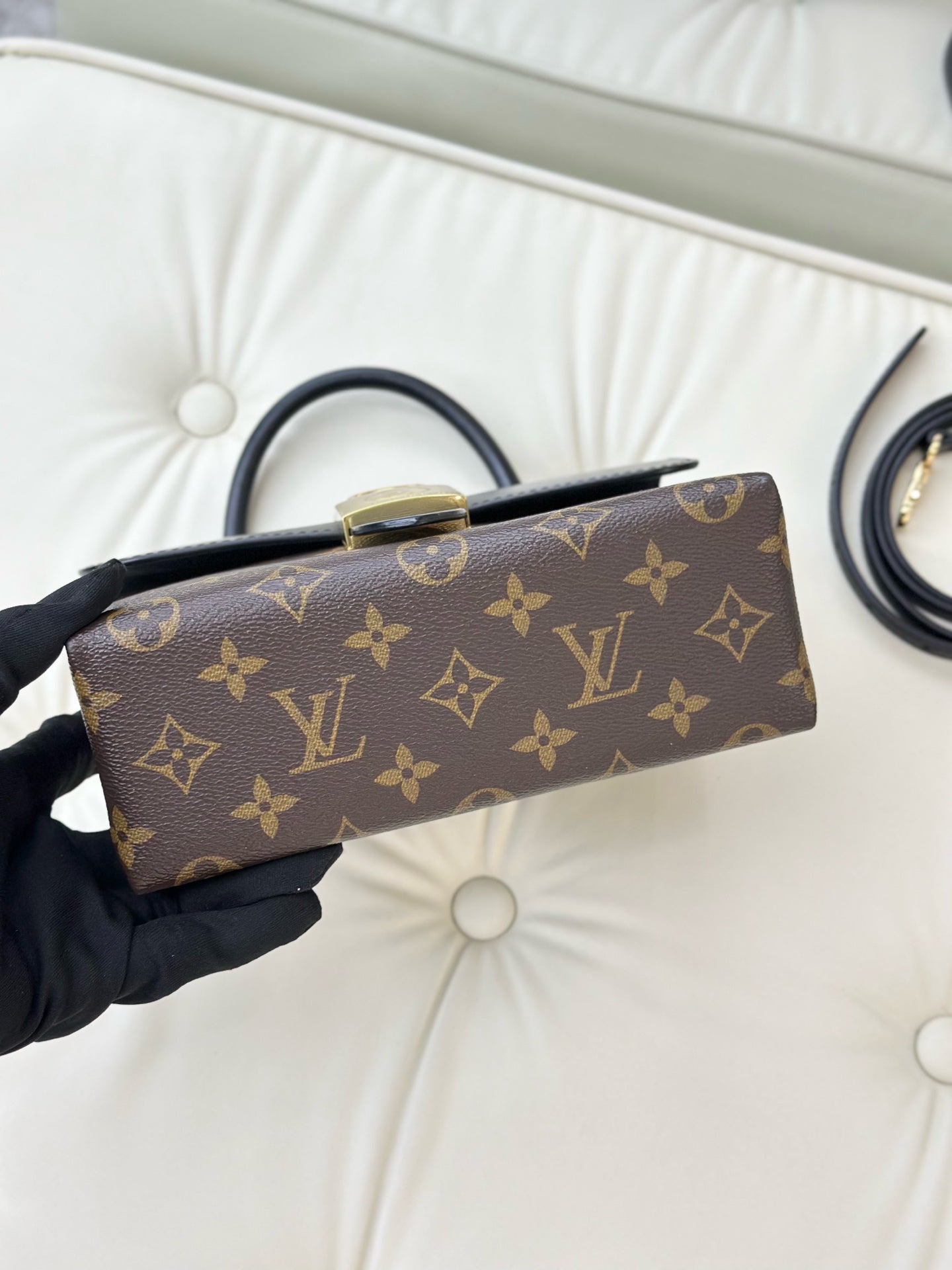 Louis Vuitton Black Crossbody M44141