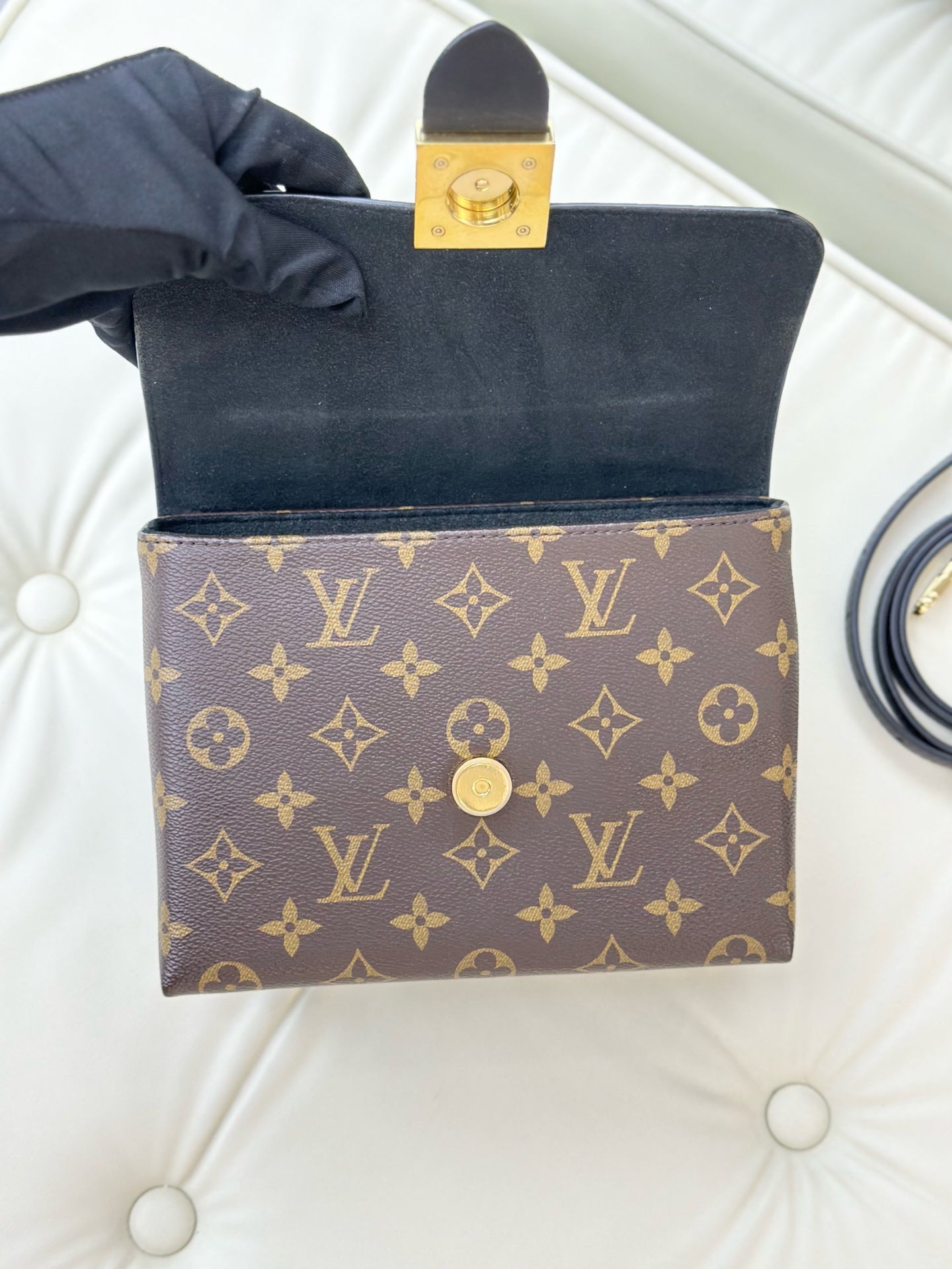 Louis Vuitton Black Crossbody M44141