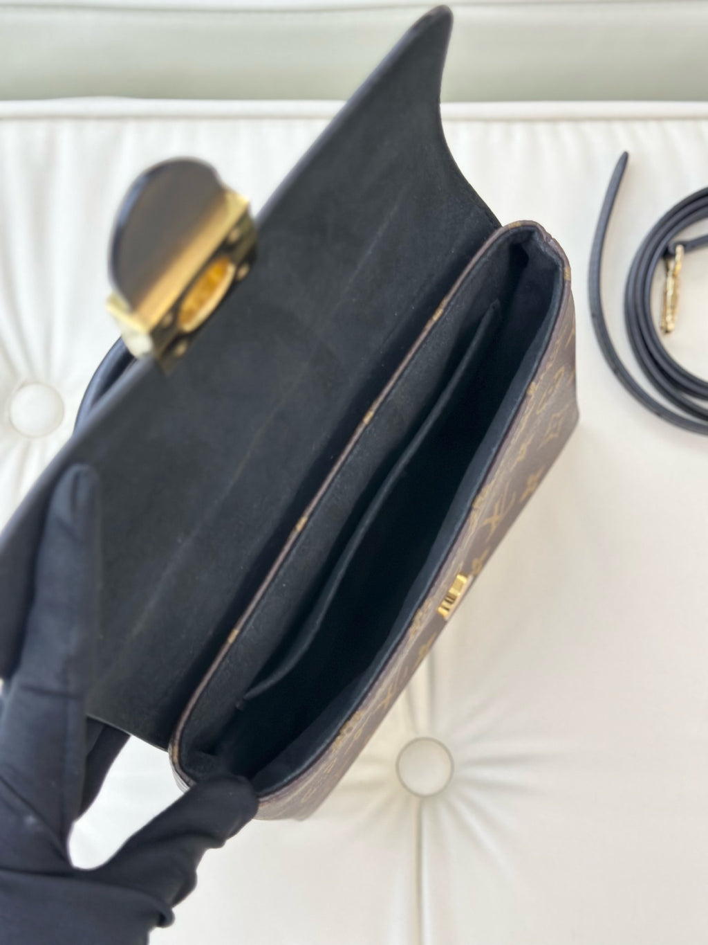 Louis Vuitton Black Crossbody M44141