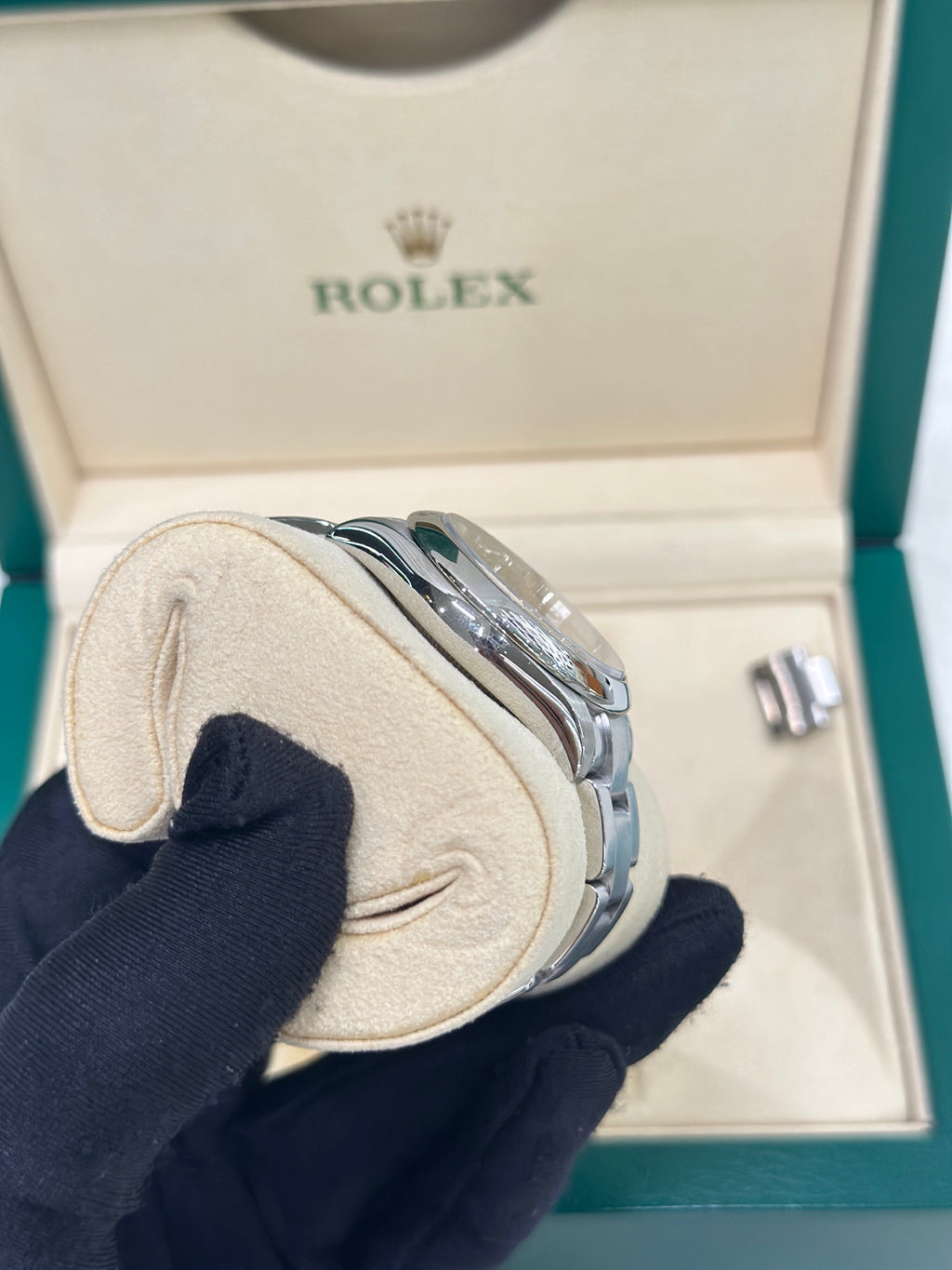 Rolex Oyster Perpetual Automatic (self-winding) watch 31 millimeters m177200-0017