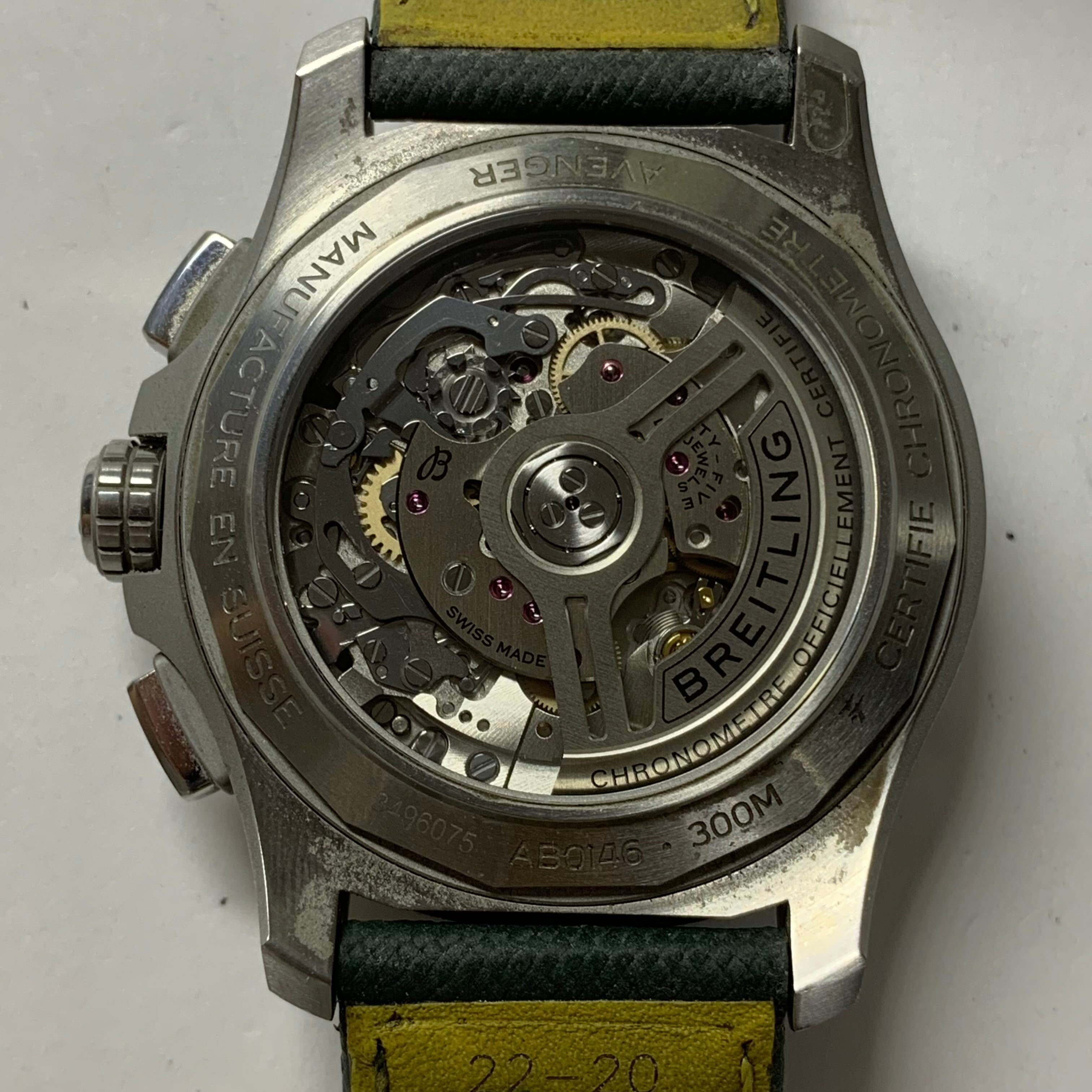 Breitling Avenger B01 Chronograph 42 42 AB0146101L1X1