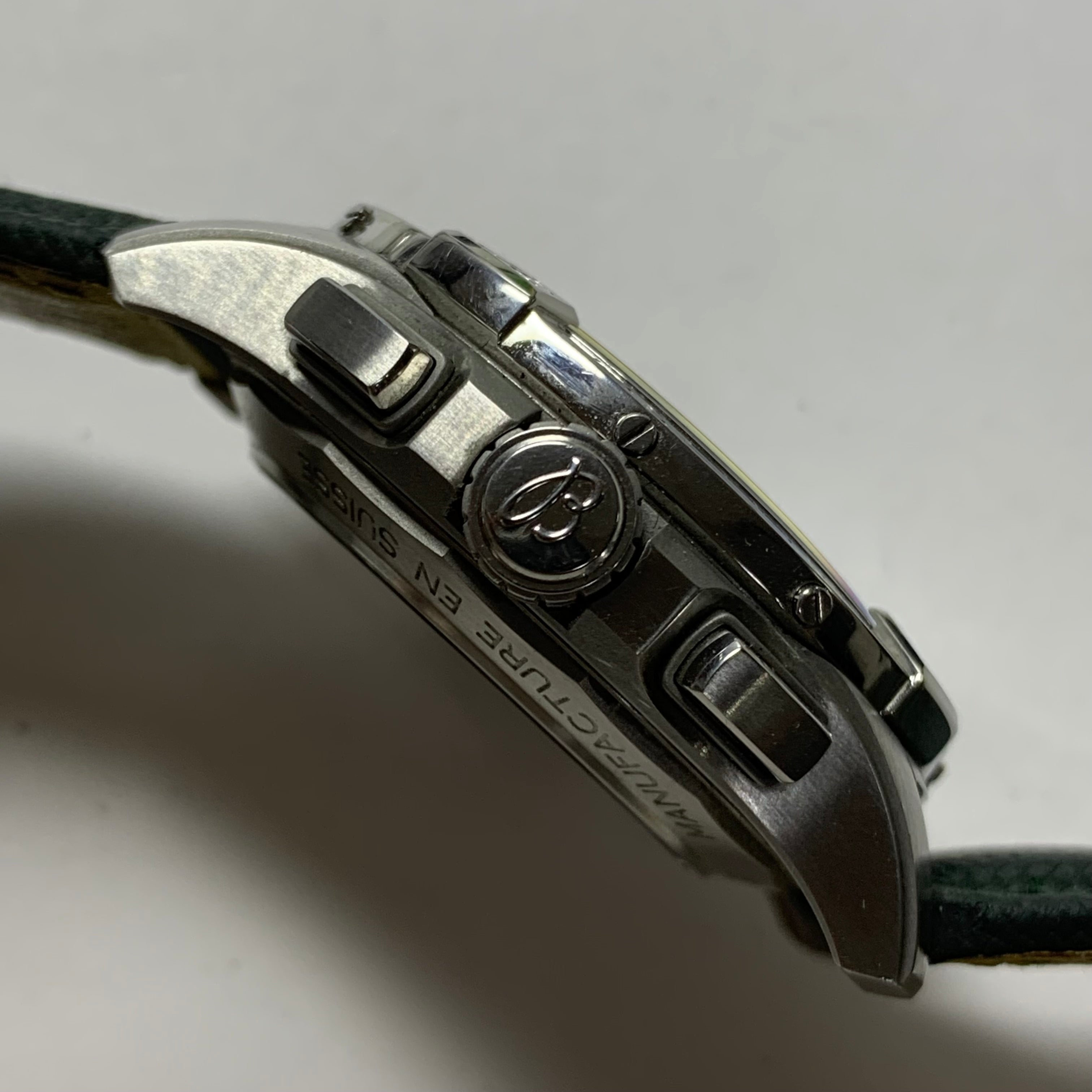 Breitling Avenger B01 Chronograph 42 42 AB0146101L1X1
