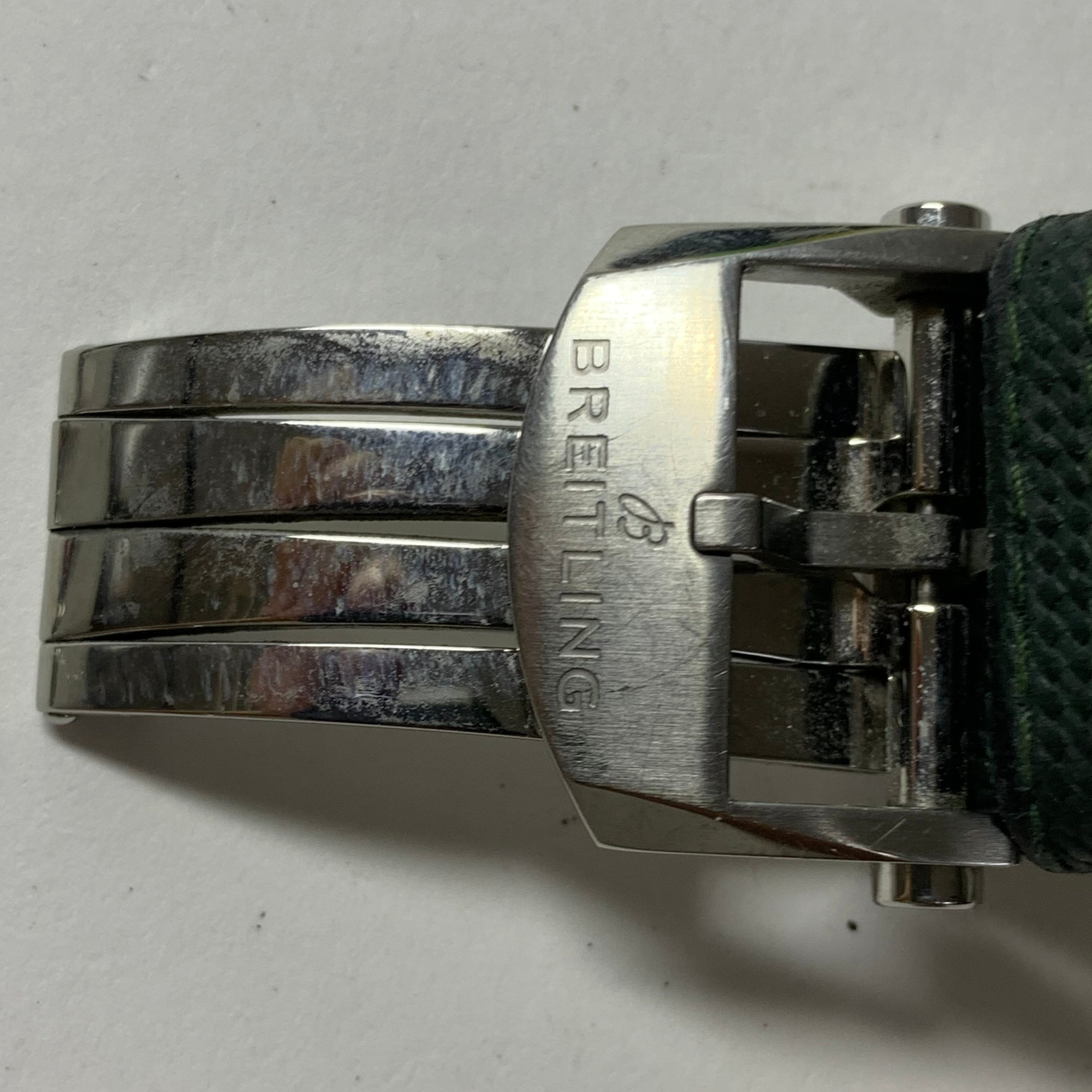 Breitling Avenger B01 Chronograph 42 42 AB0146101L1X1