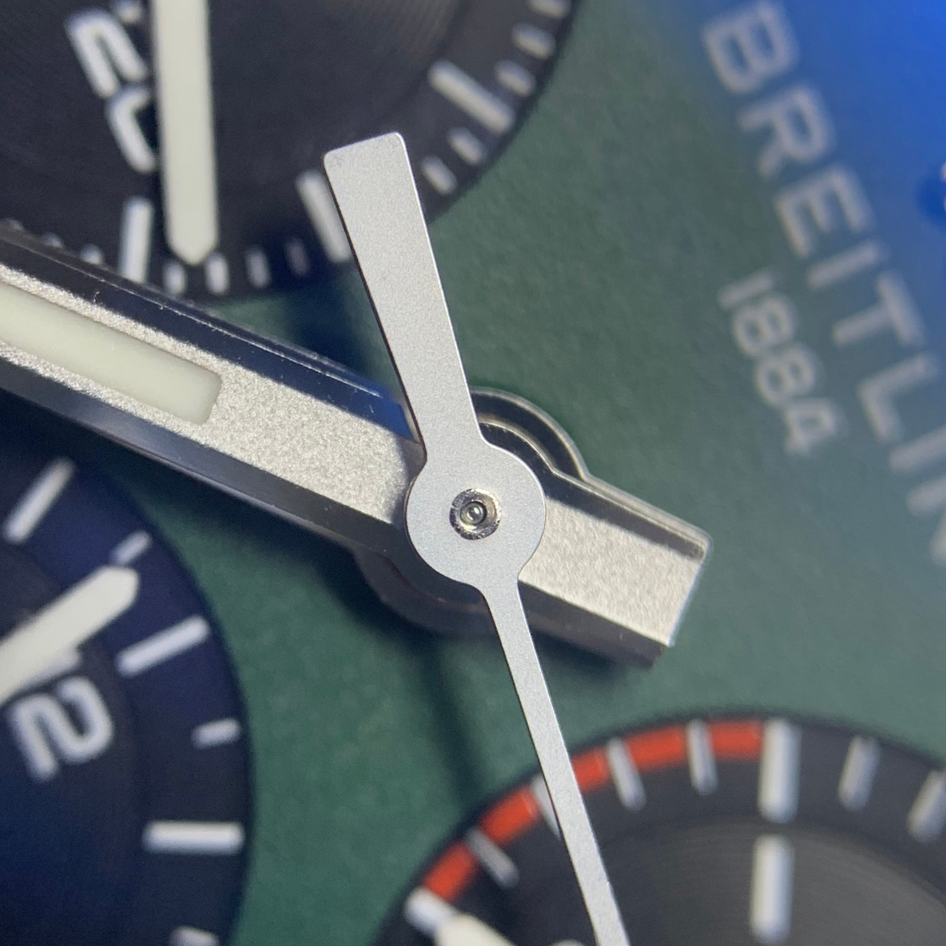 Breitling Avenger B01 Chronograph 42 42 AB0146101L1X1