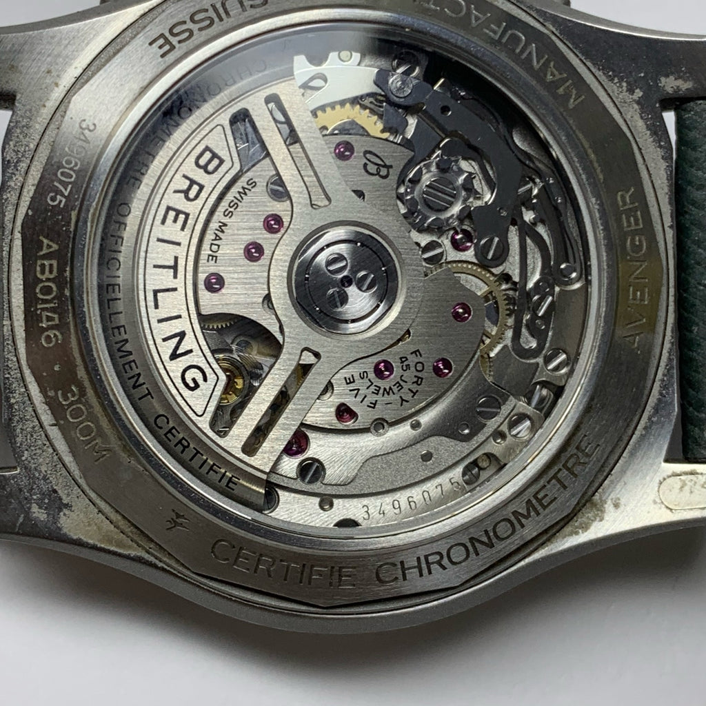Breitling Avenger B01 Chronograph 42 42 AB0146101L1X1