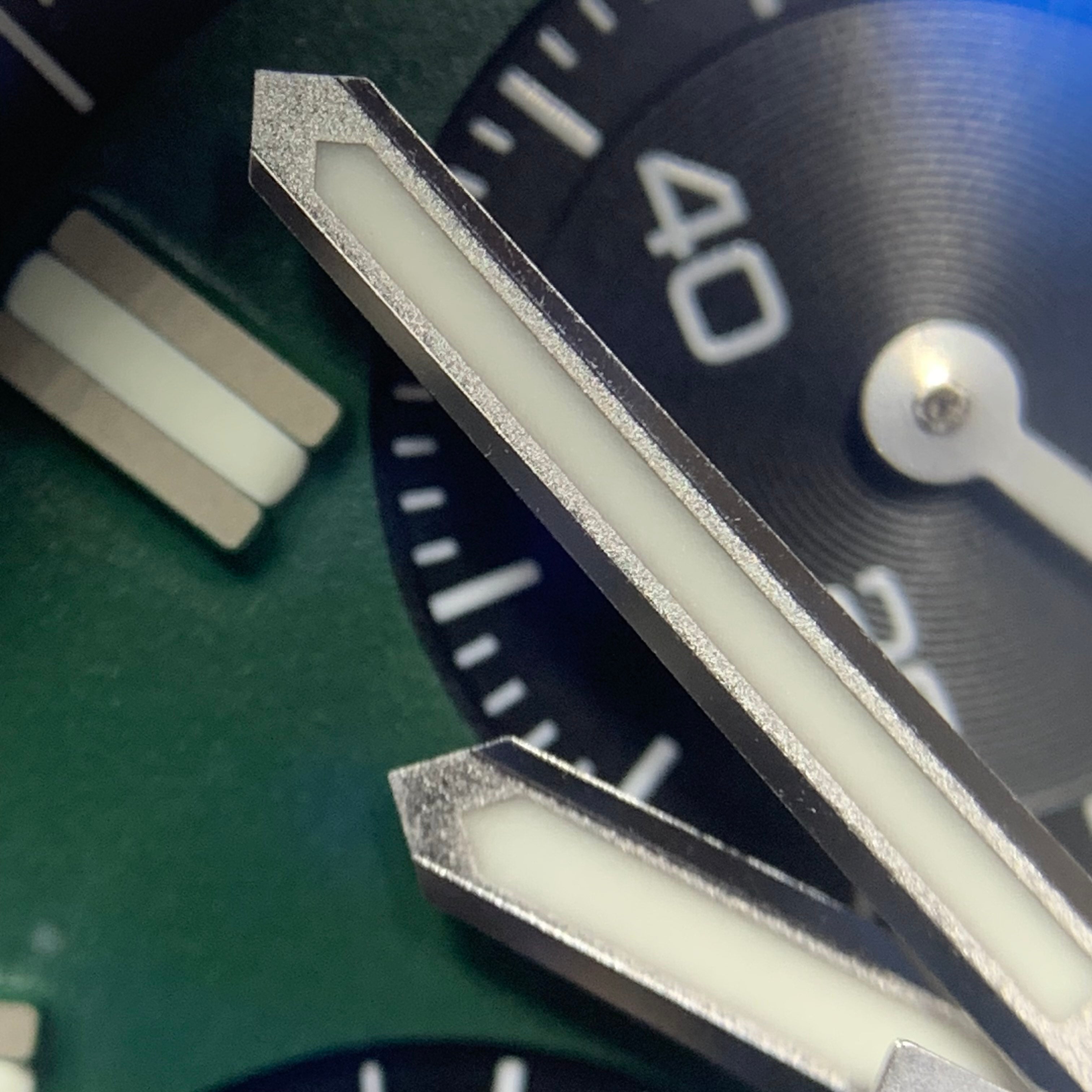 Breitling Avenger B01 Chronograph 42 42 AB0146101L1X1