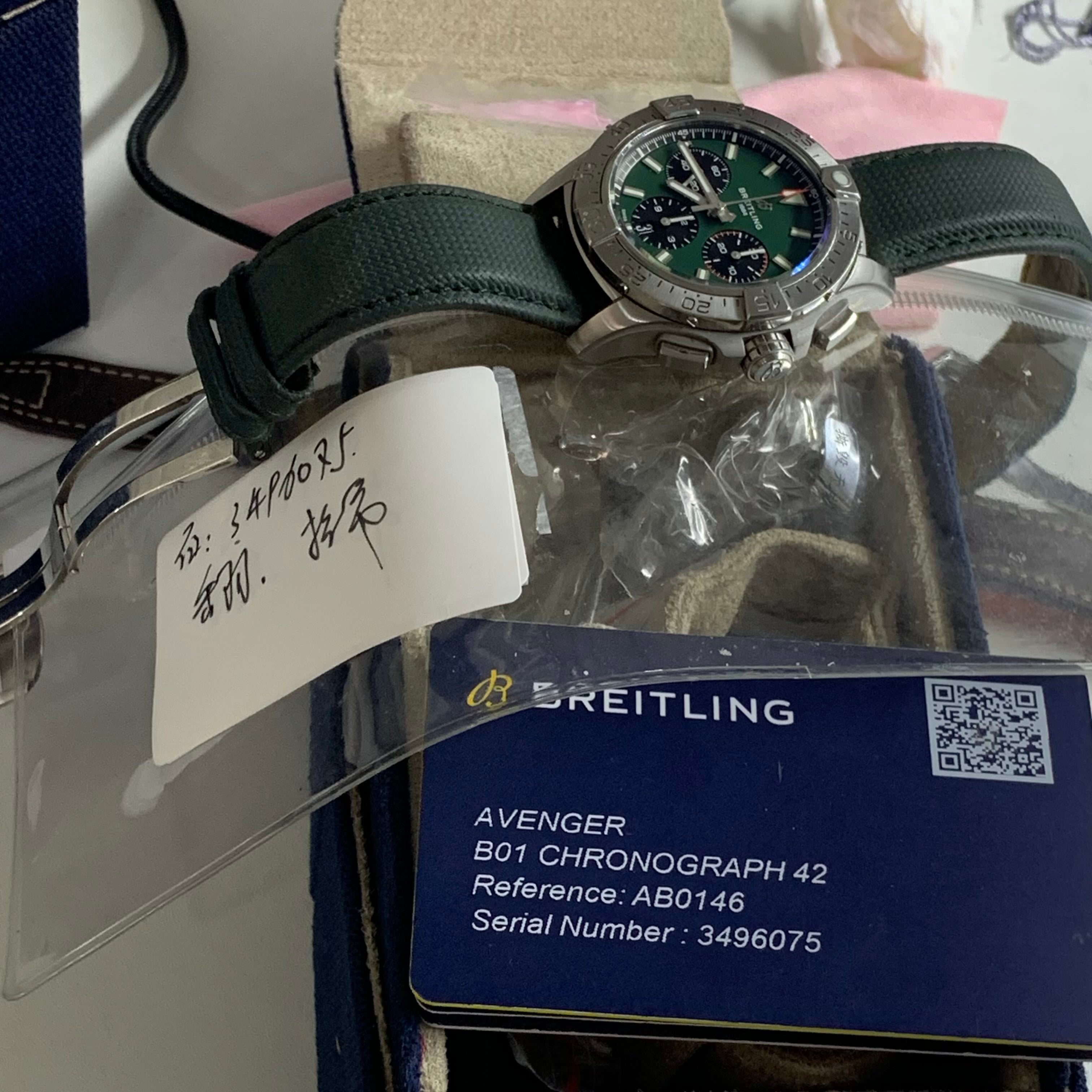 Breitling Avenger B01 Chronograph 42 42 AB0146101L1X1