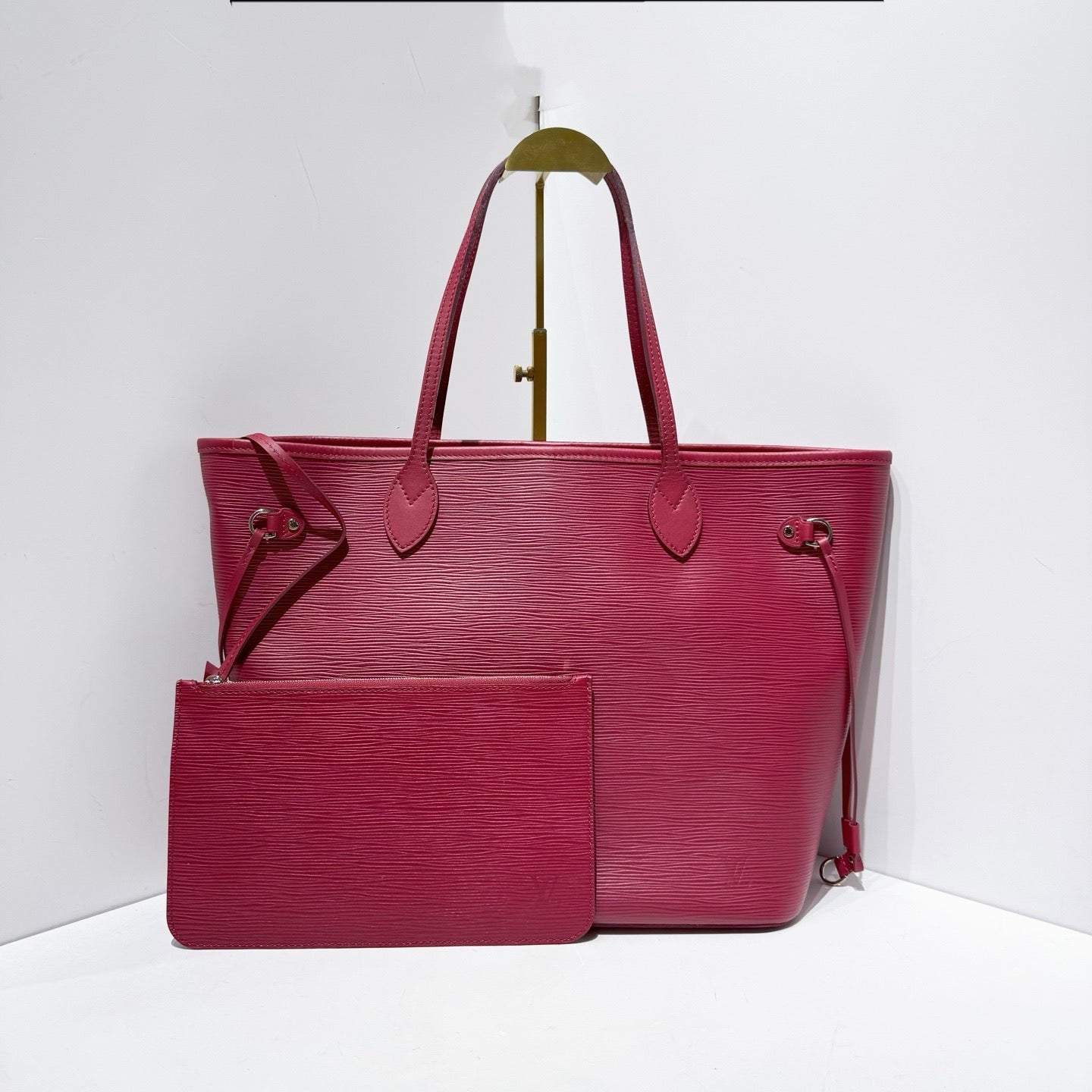 Louis Vuitton (Unknown) Red Tote M40882