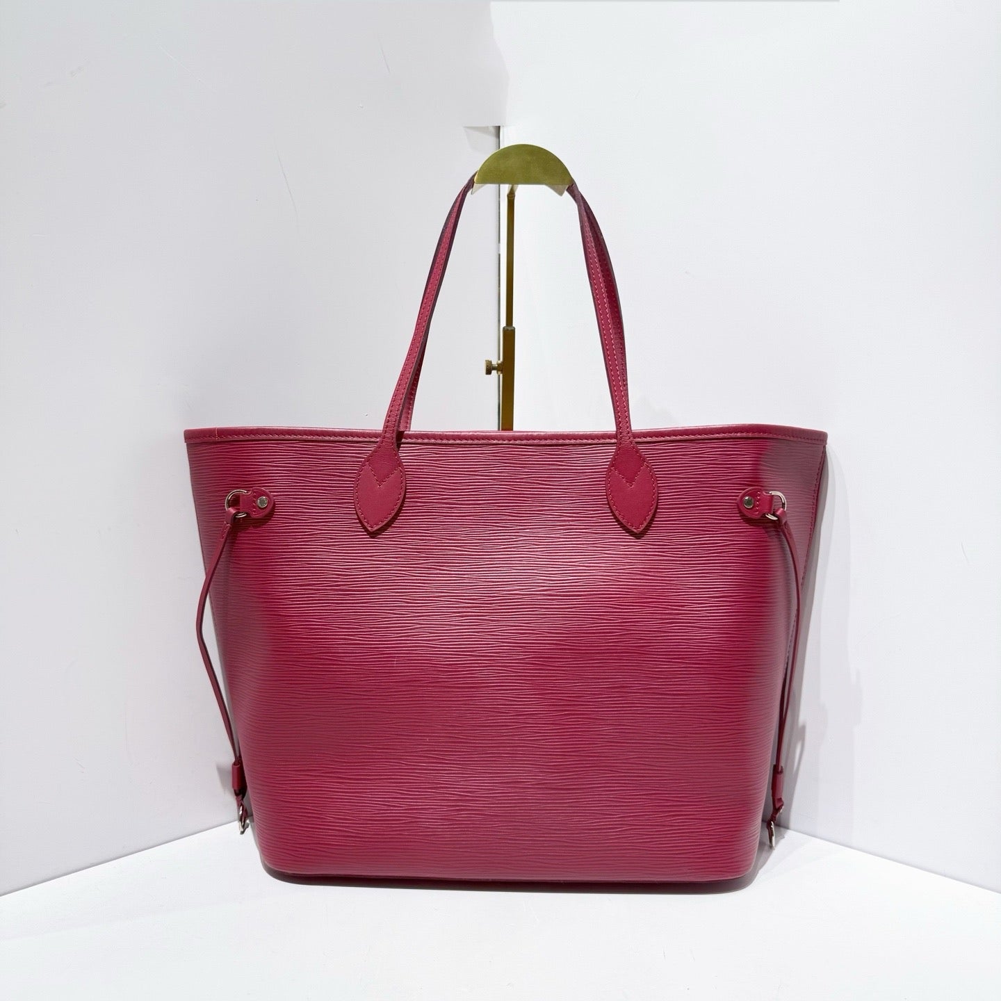 Louis Vuitton (Unknown) Red Tote M40882