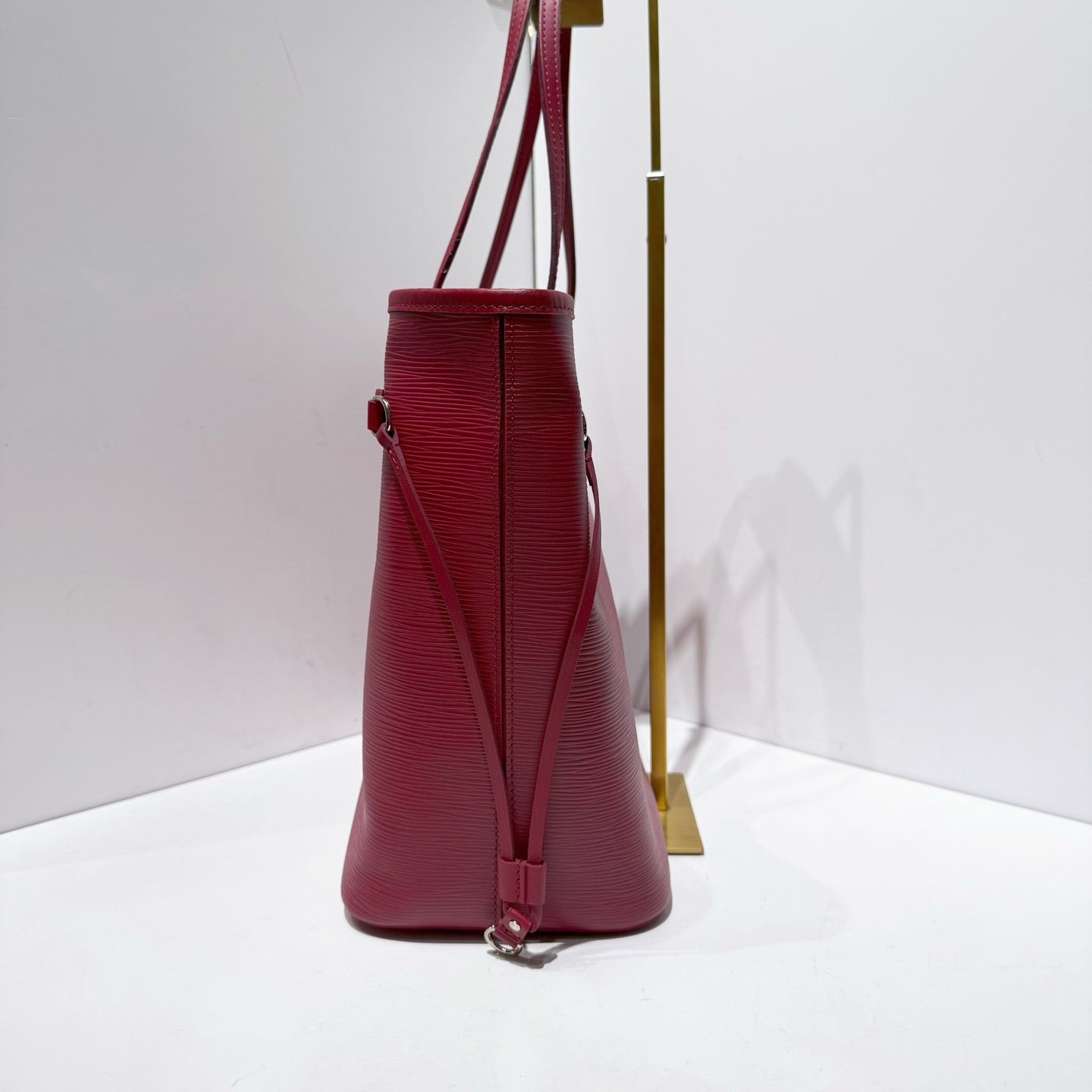 Louis Vuitton (Unknown) Red Tote M40882