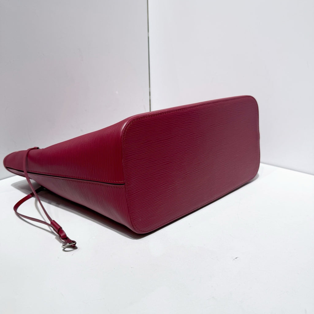 Louis Vuitton (Unknown) Red Tote M40882