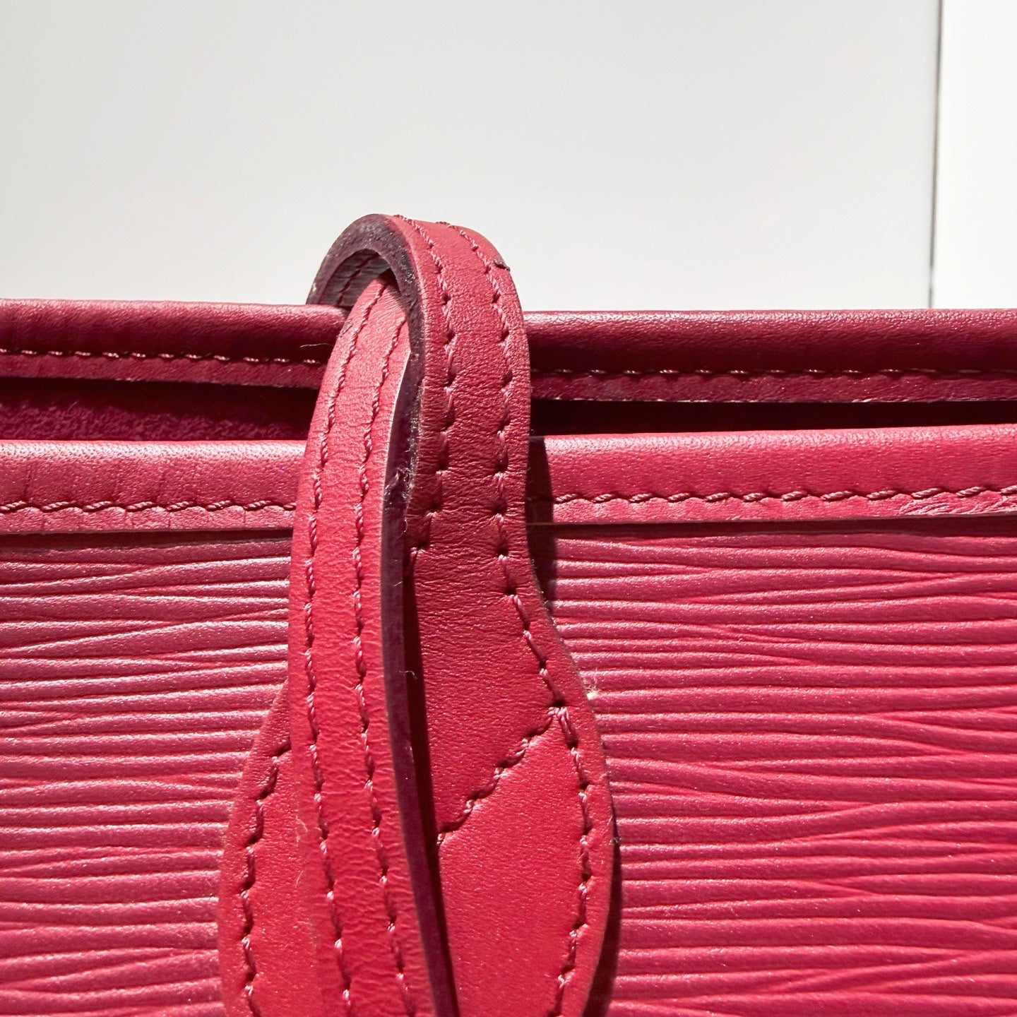 Louis Vuitton (Unknown) Red Tote M40882