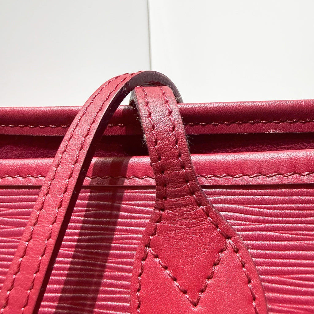 Louis Vuitton (Unknown) Red Tote M40882
