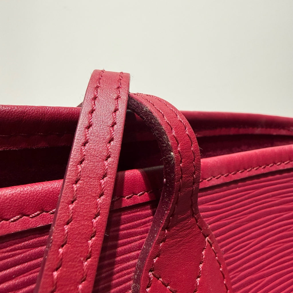 Louis Vuitton (Unknown) Red Tote M40882