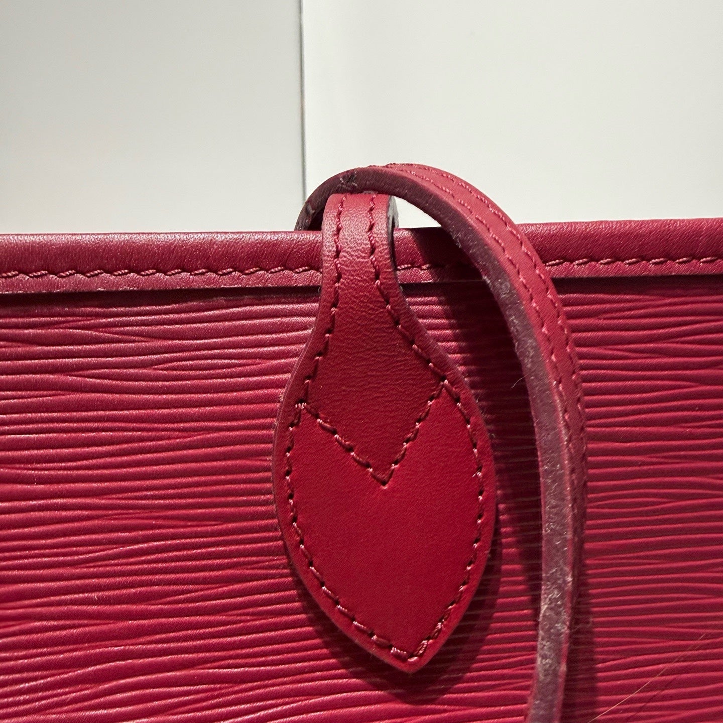 Louis Vuitton (Unknown) Red Tote M40882