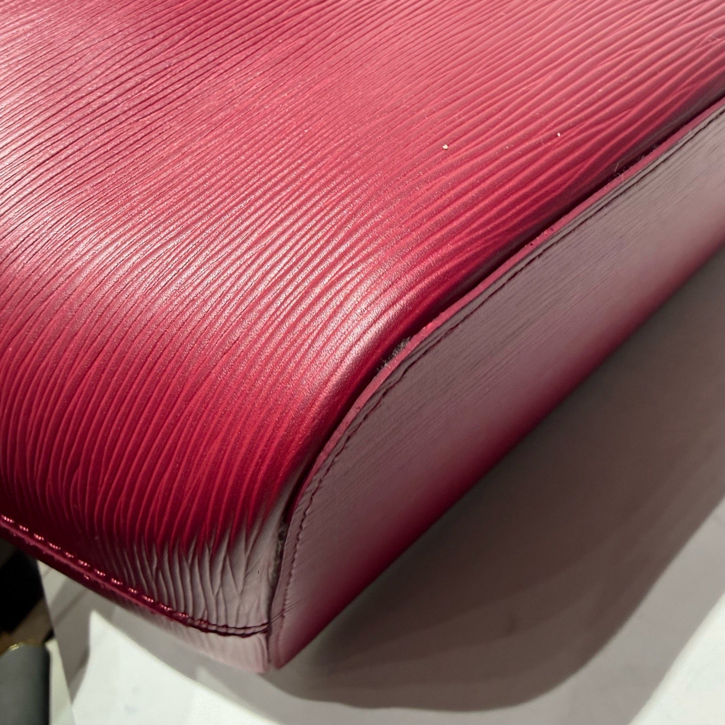 Louis Vuitton (Unknown) Red Tote M40882