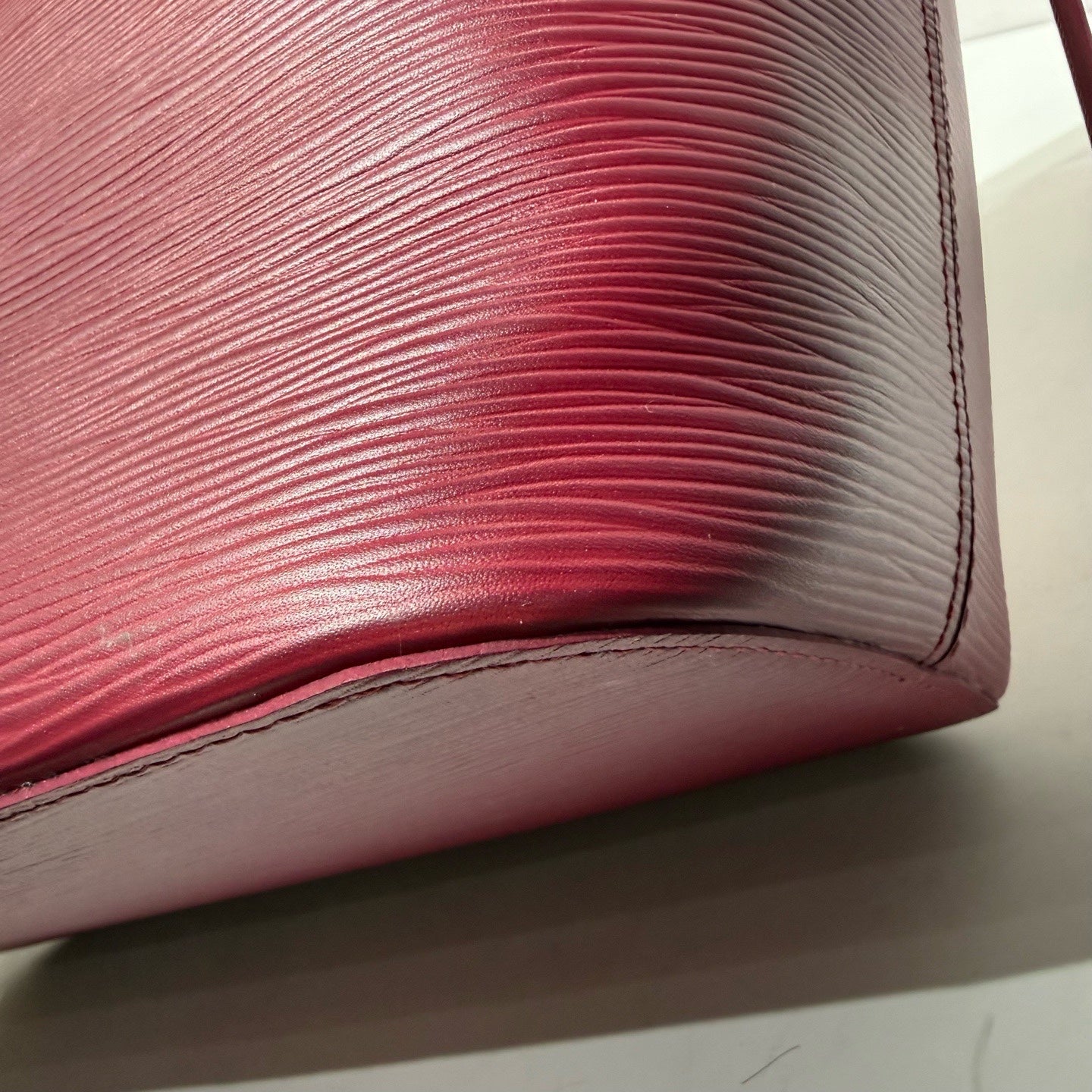 Louis Vuitton (Unknown) Red Tote M40882