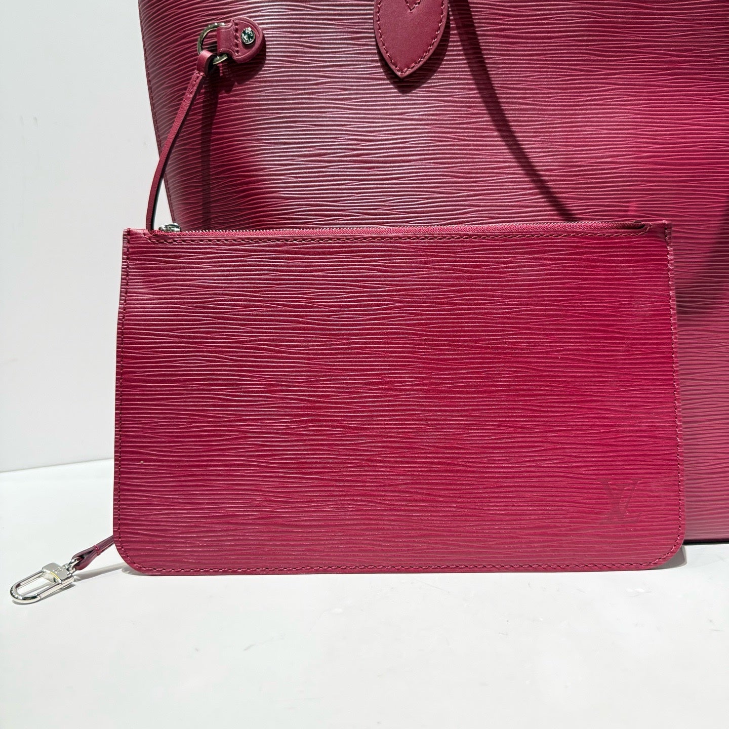 Louis Vuitton (Unknown) Red Tote M40882