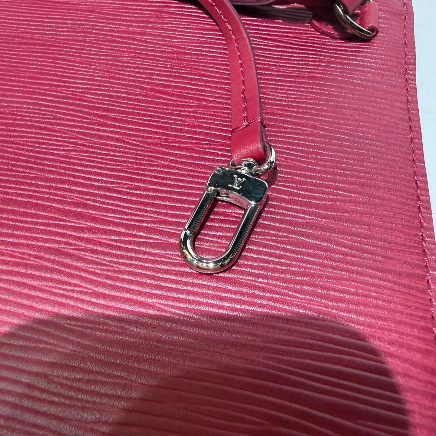Louis Vuitton (Unknown) Red Tote M40882