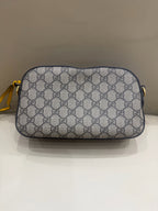 Gucci Neo Vintage GG Supreme canvas messenger bag This product can accommodate a phone measuring 78 mm (length) x 160 mm (width) x 8 mm (thickness). 476466 K9GVT 8856