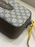 Gucci Neo Vintage GG Supreme canvas messenger bag This product can accommodate a phone measuring 78 mm (length) x 160 mm (width) x 8 mm (thickness). 476466 K9GVT 8856