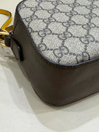 Gucci Neo Vintage GG Supreme canvas messenger bag This product can accommodate a phone measuring 78 mm (length) x 160 mm (width) x 8 mm (thickness). 476466 K9GVT 8856