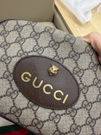 Gucci Neo Vintage GG Supreme canvas messenger bag This product can accommodate a phone measuring 78 mm (length) x 160 mm (width) x 8 mm (thickness). 476466 K9GVT 8856