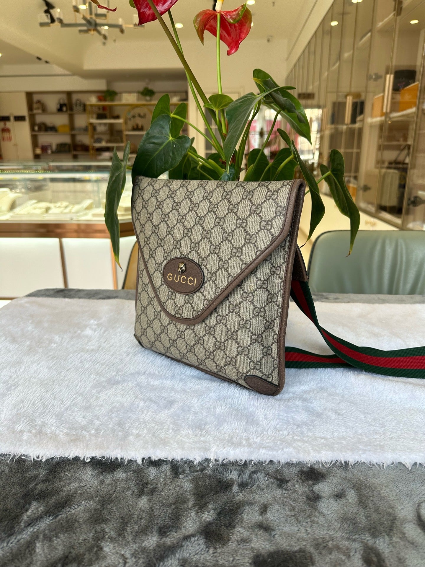 Gucci Canvas Beige Messenger Bag 5986049C2VT8745