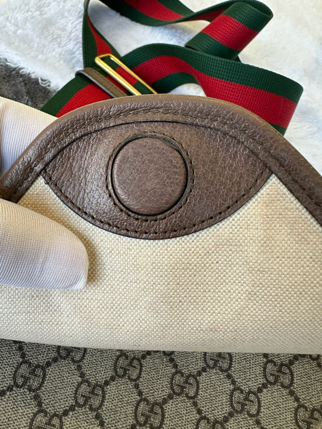Gucci Canvas Beige Messenger Bag 5986049C2VT8745