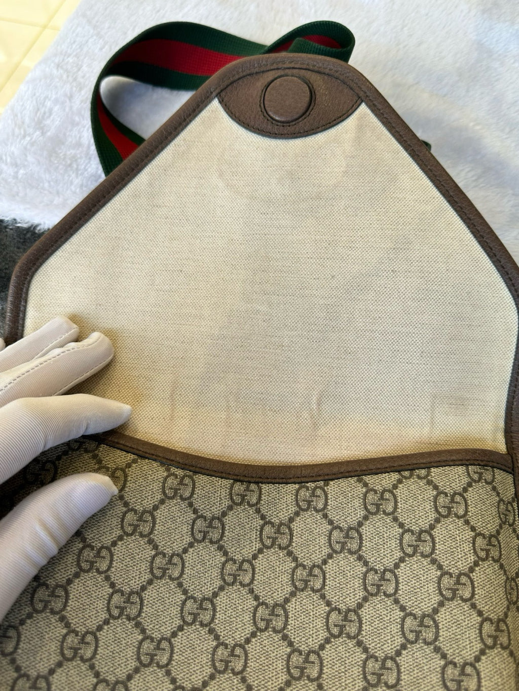 Gucci Canvas Beige Messenger Bag 5986049C2VT8745