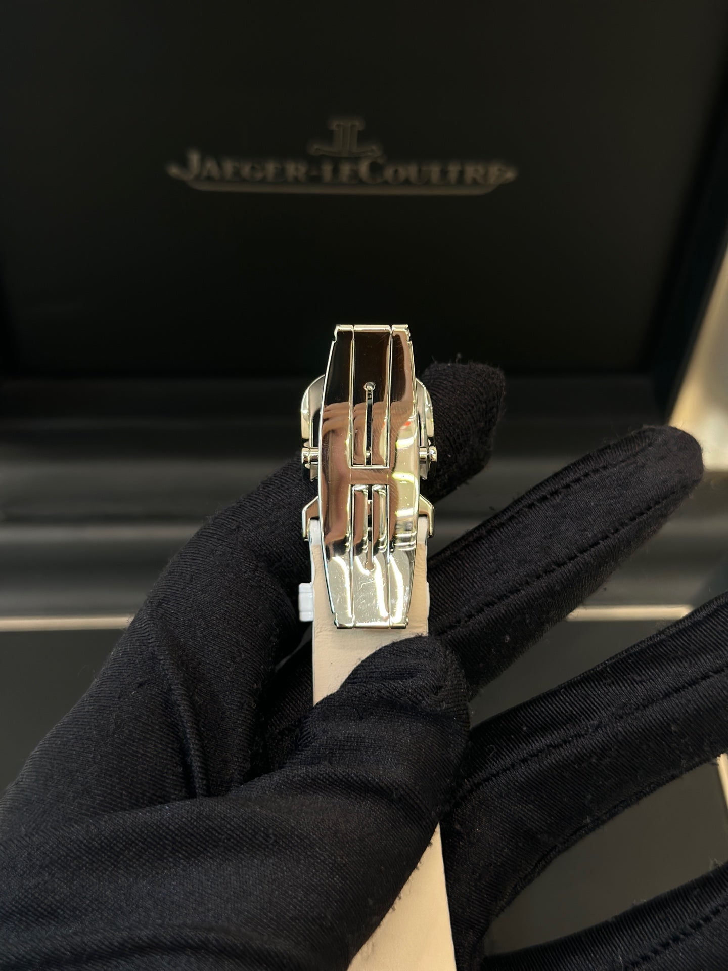 Jaeger LeCoultre Flip the wristwatch Manual-wind watch 40.2x25 mm Q2698420