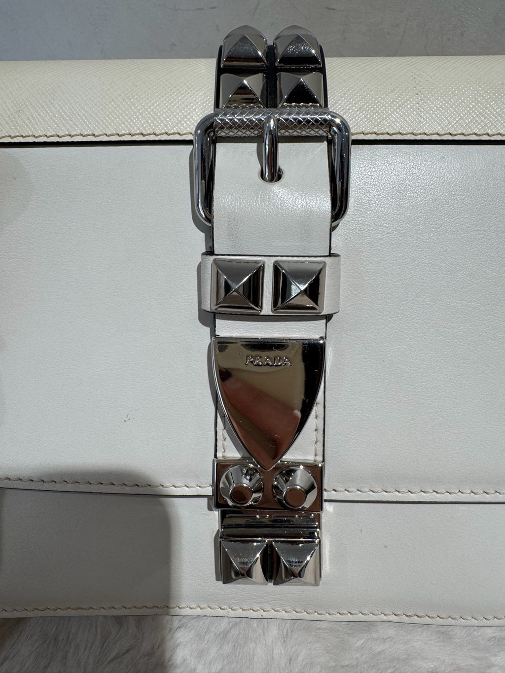 Prada (Unknown) Crossbody 1BD120-2BB0-F0964