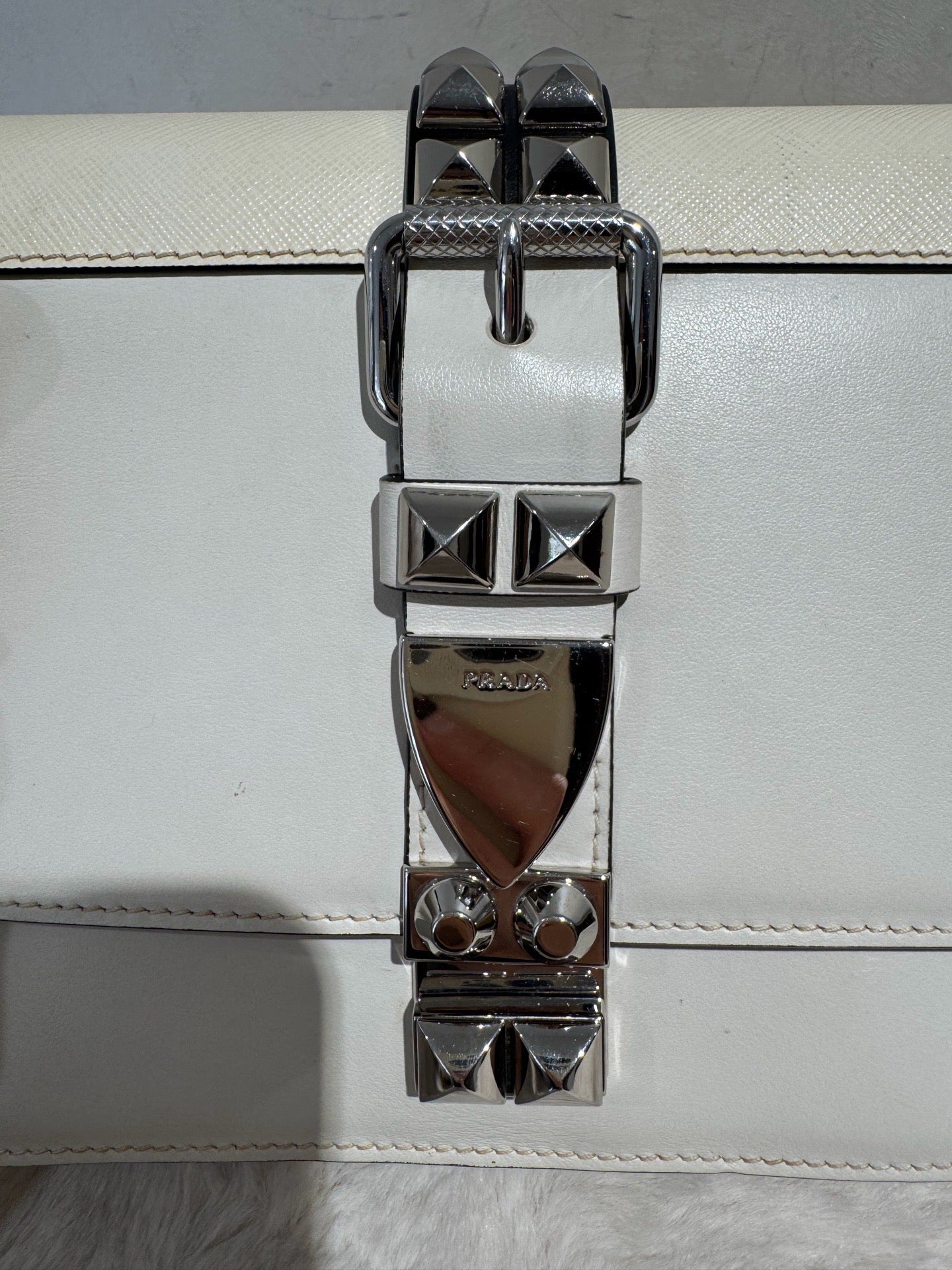 Prada (Unknown) Crossbody 1BD120-2BB0-F0964
