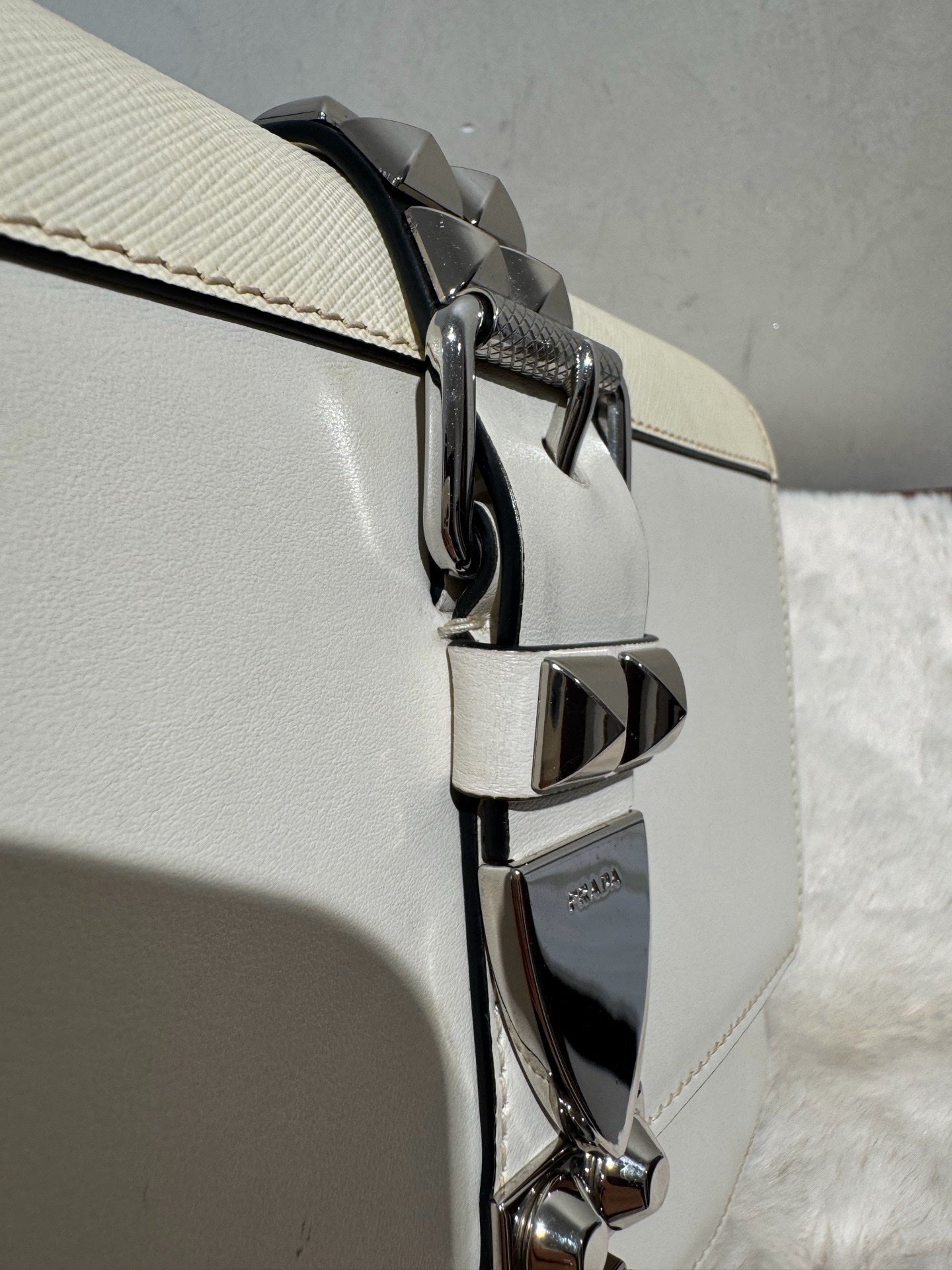 Prada (Unknown) Crossbody 1BD120-2BB0-F0964