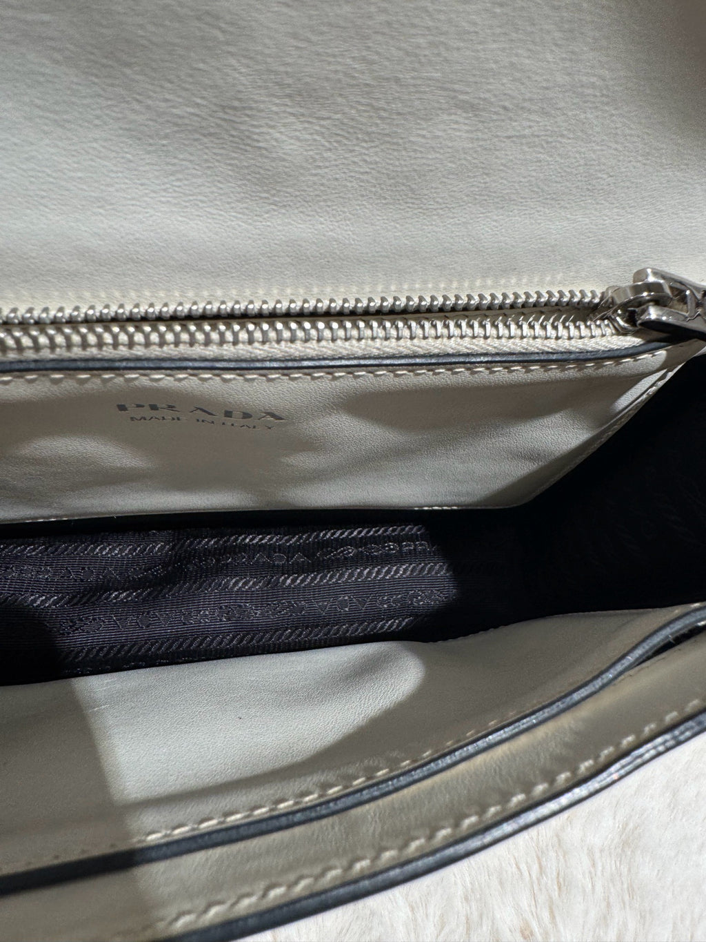 Prada (Unknown) Crossbody 1BD120-2BB0-F0964