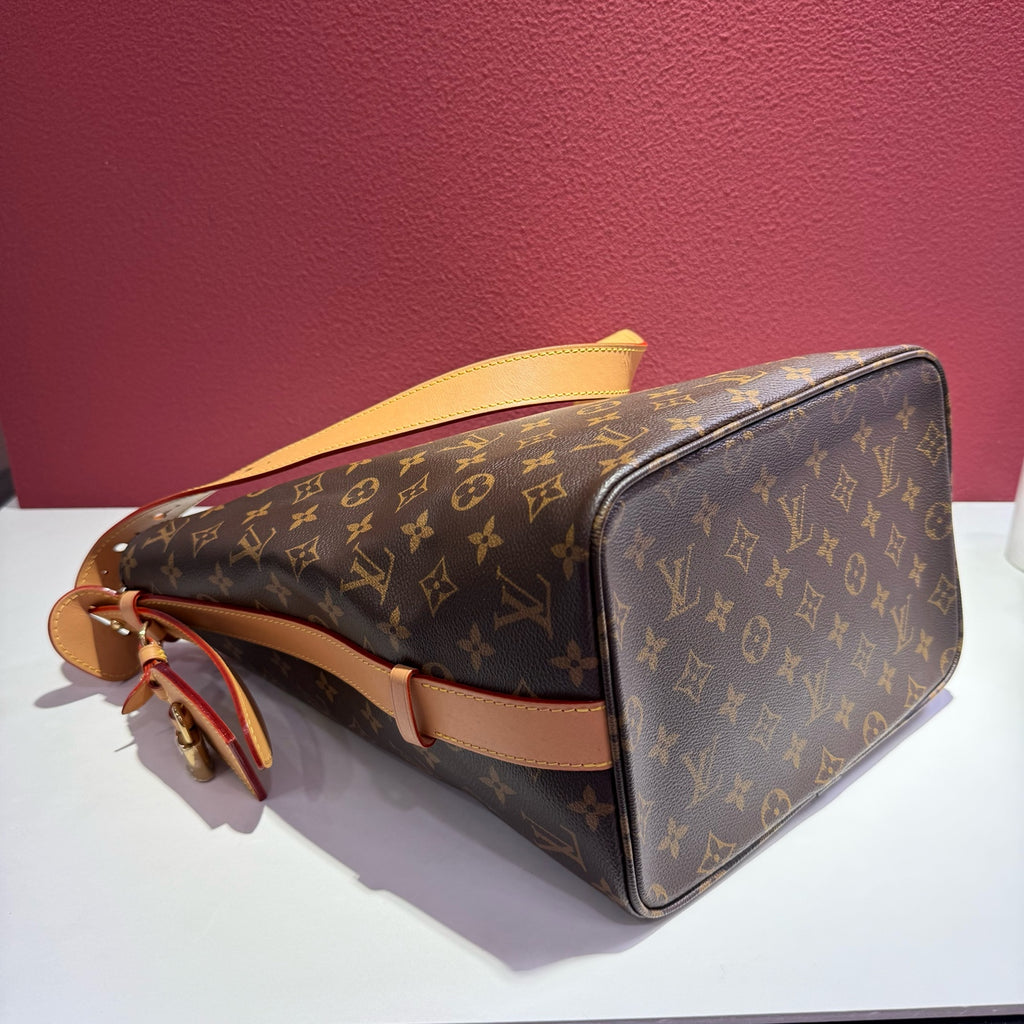 Louis Vuitton ALL IN Large Handbag Bucket & Drawstring Bag 31 x 18 x 26 M12926