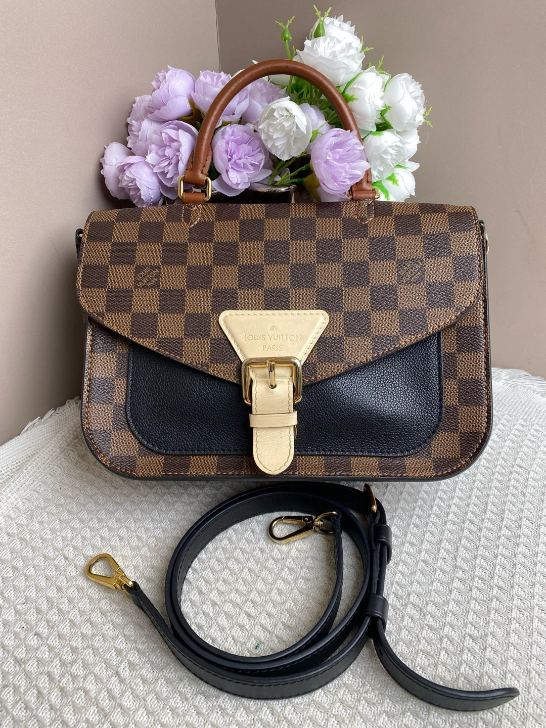 Louis Vuitton Messenger Bag