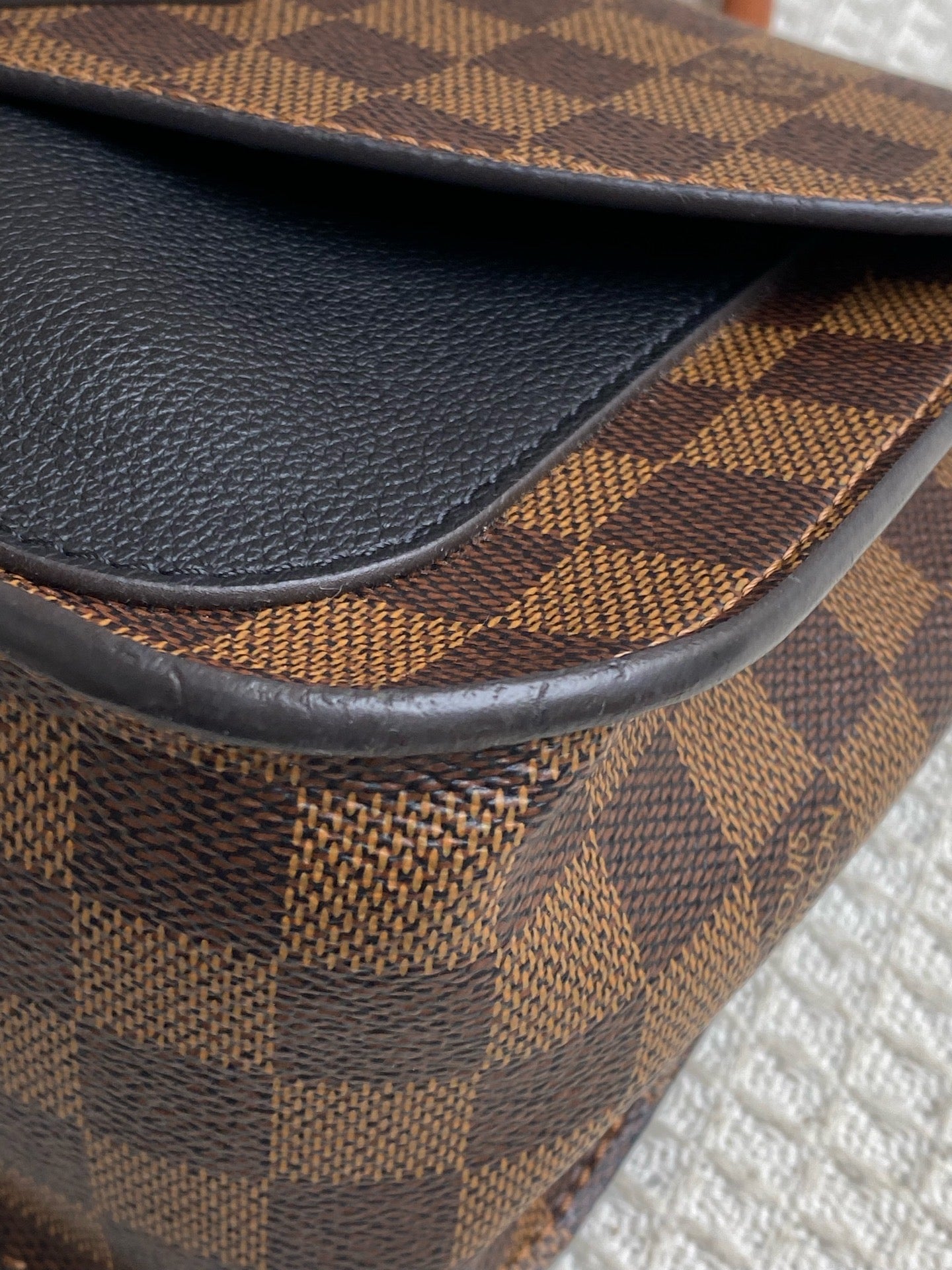 Louis Vuitton Messenger Bag