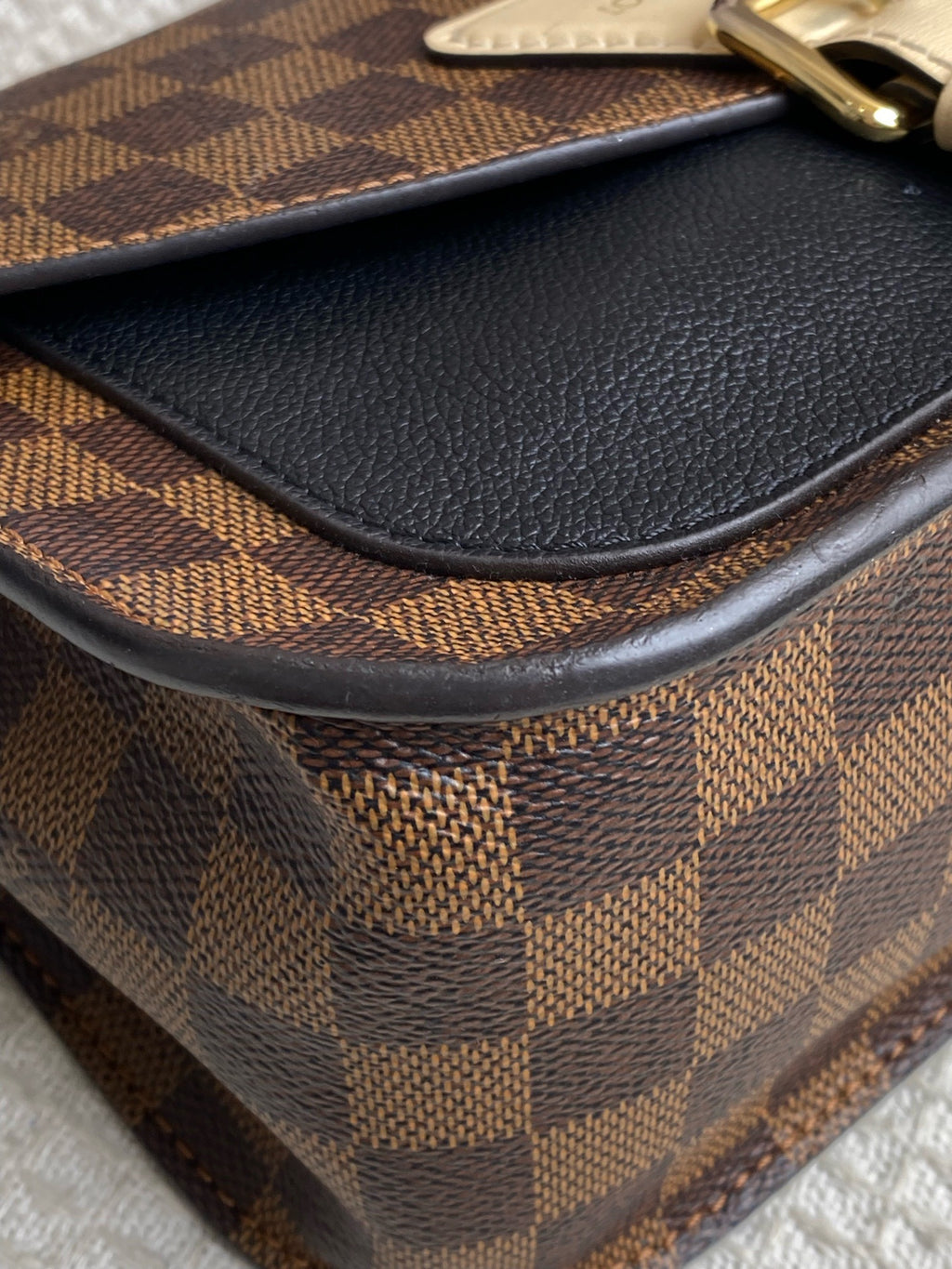 Louis Vuitton Messenger Bag