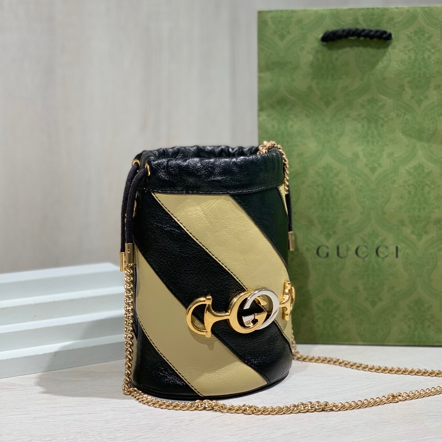 Gucci (Unknown) Beige Bucket & Drawstring Bag 576432-0OLRX-9698