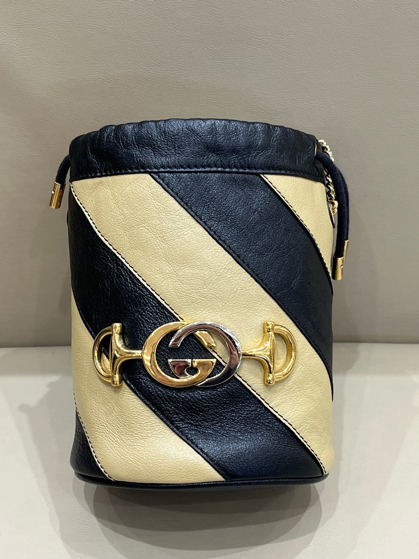 Gucci (Unknown) Beige Bucket & Drawstring Bag 576432-0OLRX-9698