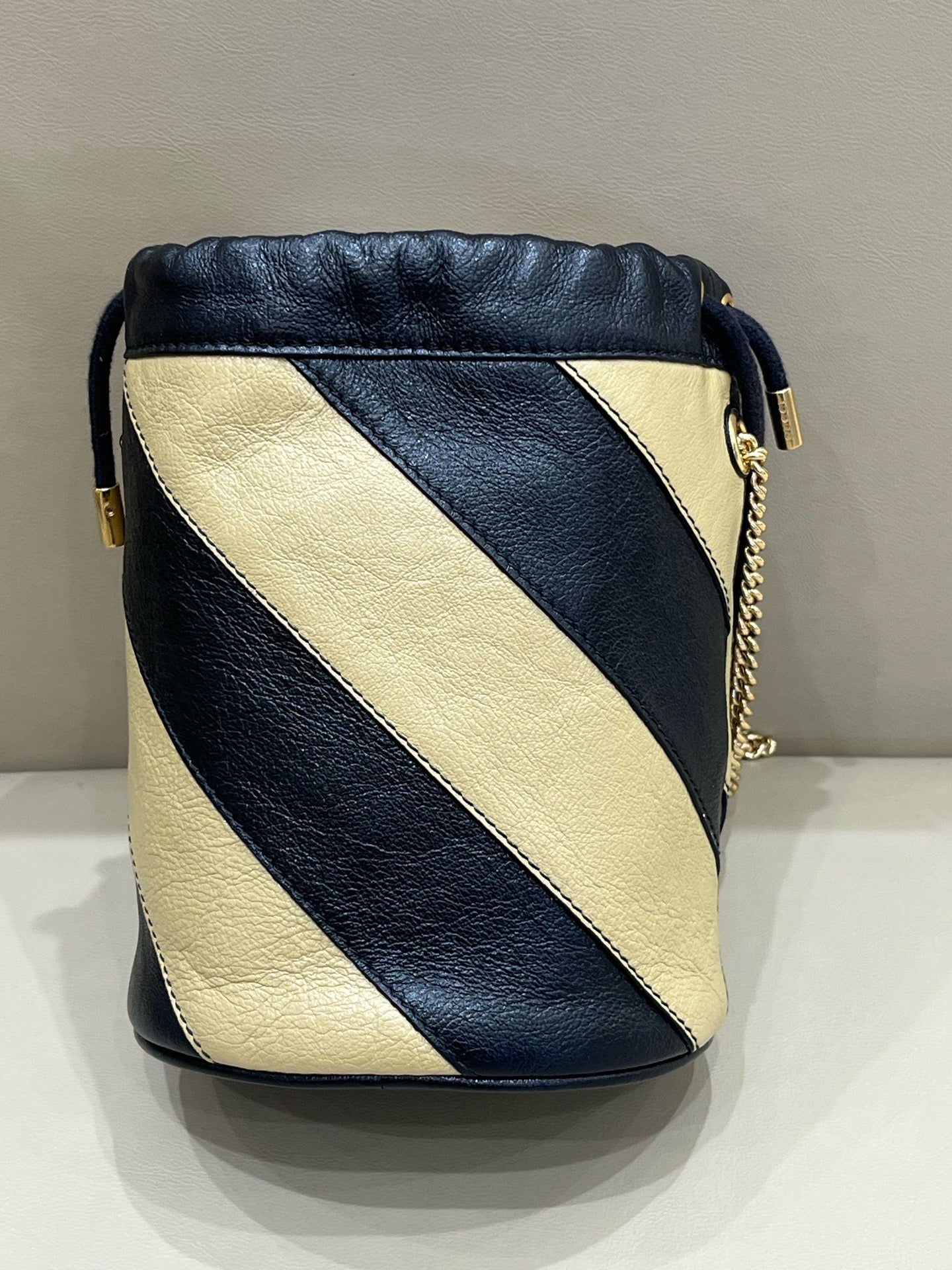 Gucci (Unknown) Beige Bucket & Drawstring Bag 576432-0OLRX-9698