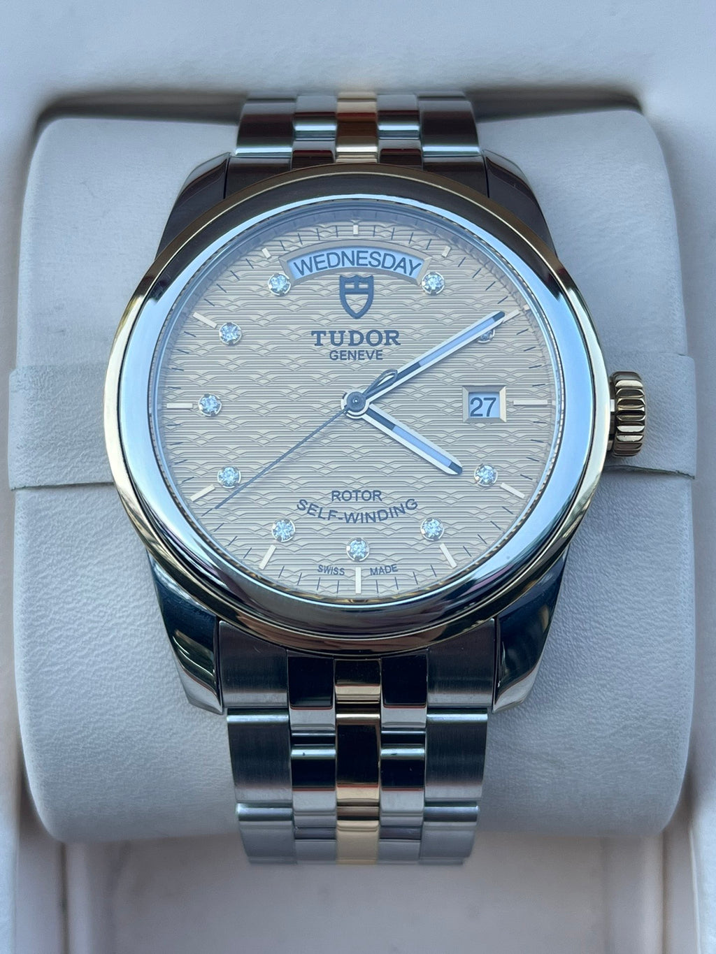 Tudor Junjue Sunday Calendar Model Gold Automatic (self-winding) watch 39 millimeters m56003-0004