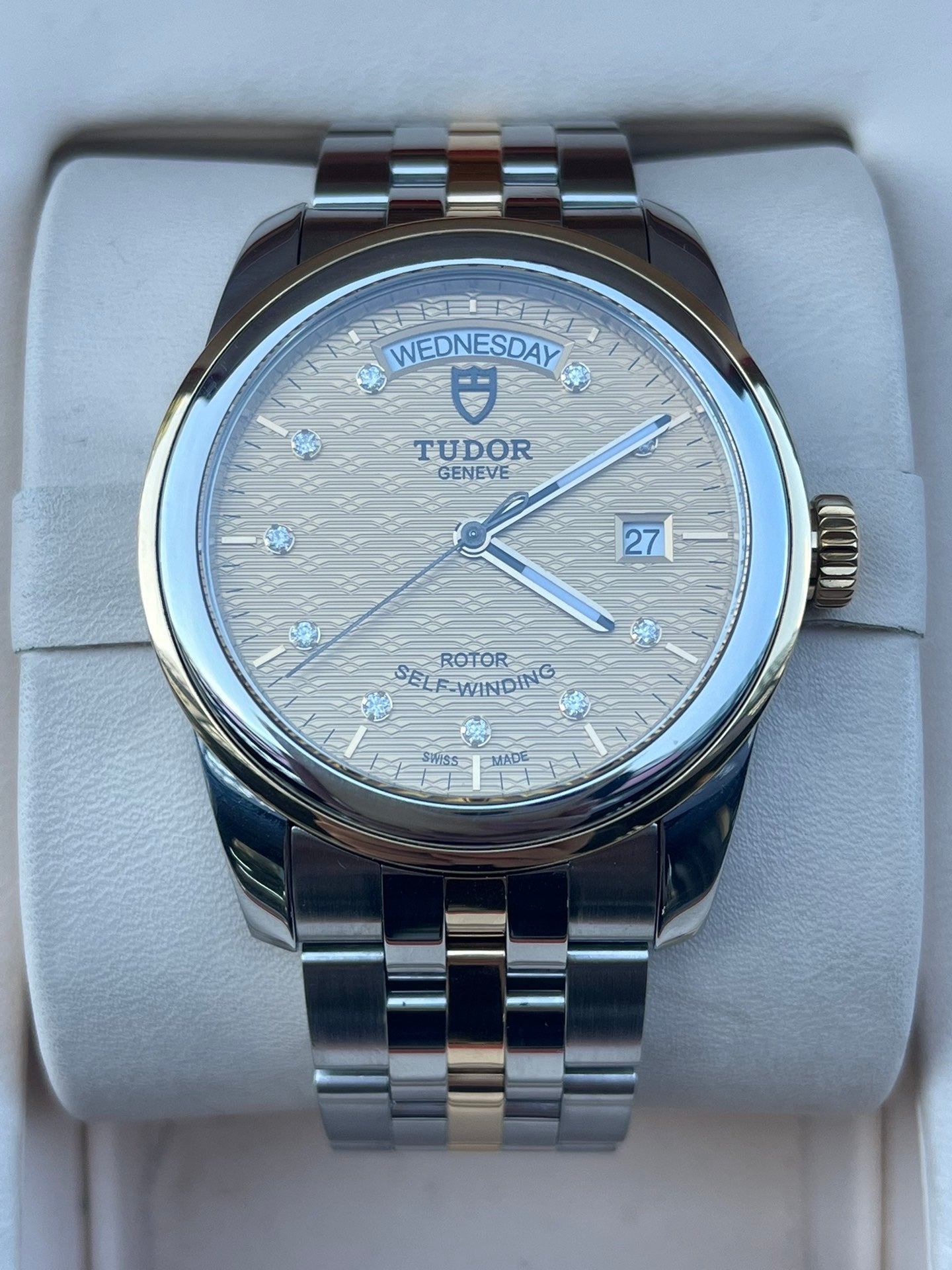 Tudor Junjue Sunday Calendar Model Gold Automatic (self-winding) watch 39 millimeters m56003-0004